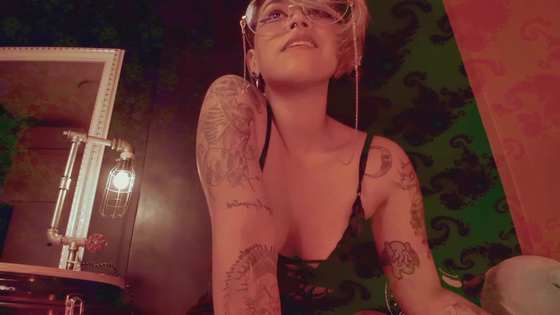 Gallery image thumbnail from AbraxxysRadio's myfreecams stream on, 01/03/2023, 02:29 image 10 of 20