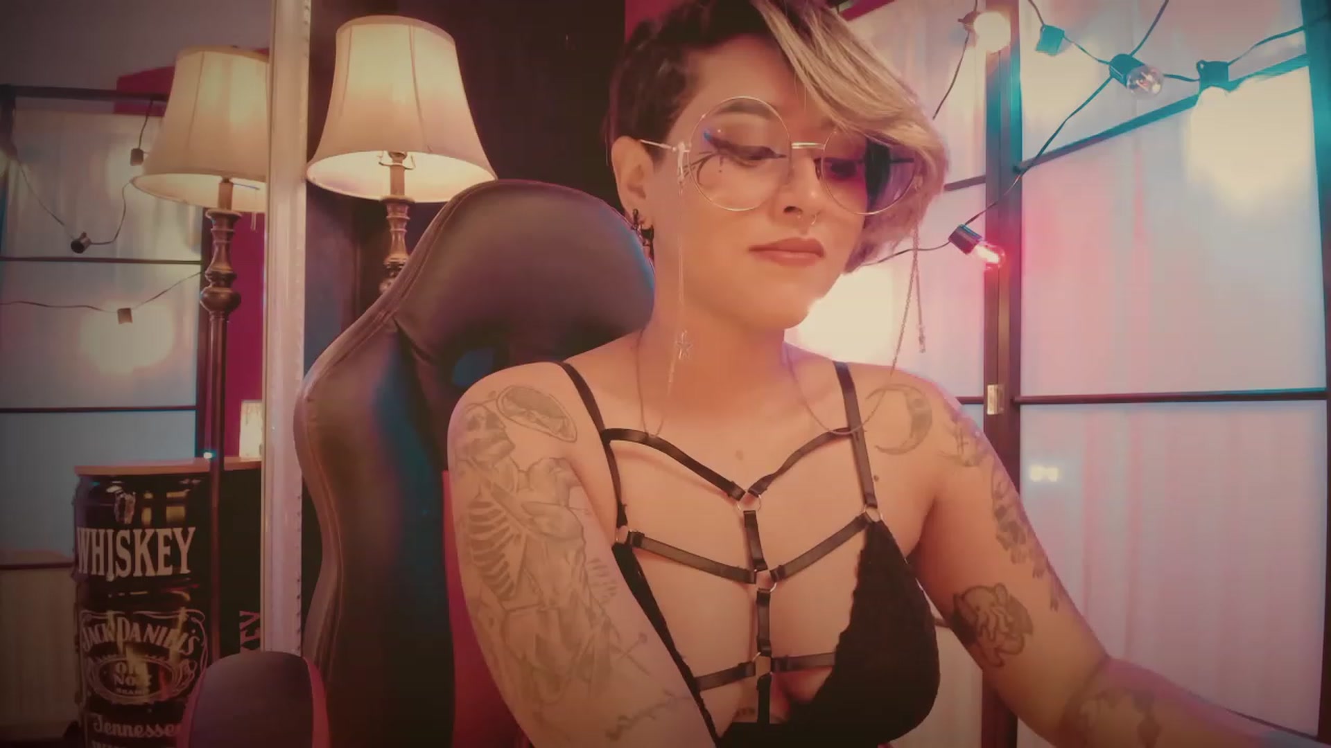 Gallery image thumbnail from AbraxxysRadio's myfreecams stream on, 01/08/2023, 16:53 image 10 of 20