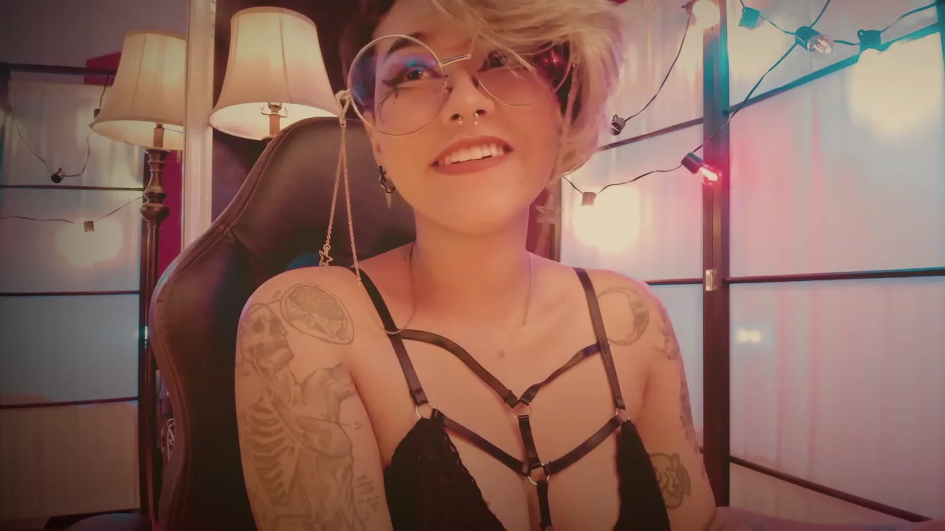 Gallery image thumbnail from AbraxxysRadio's myfreecams stream on, 01/08/2023, 20:10 image 12 of 20