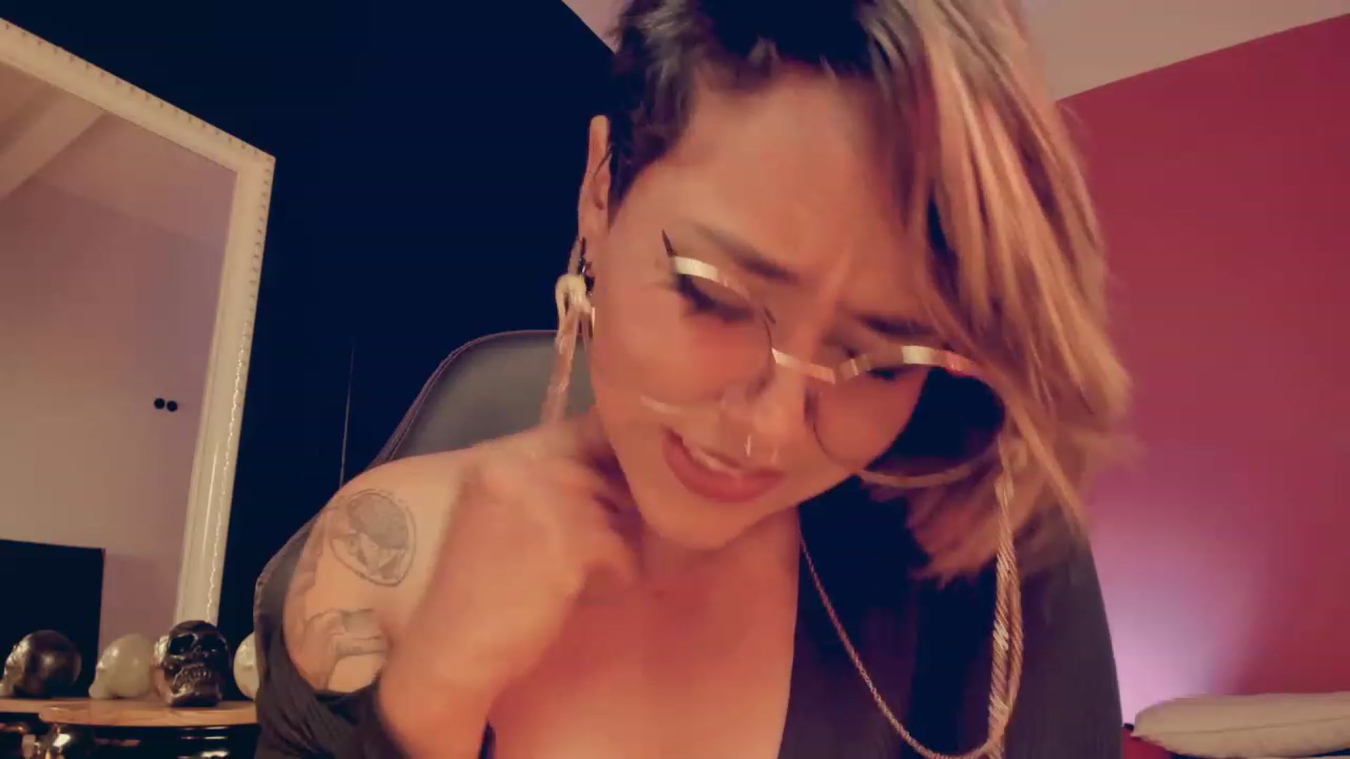 Gallery image thumbnail from AbraxxysRadio's myfreecams stream on, 01/10/2023, 01:03 image 6 of 20