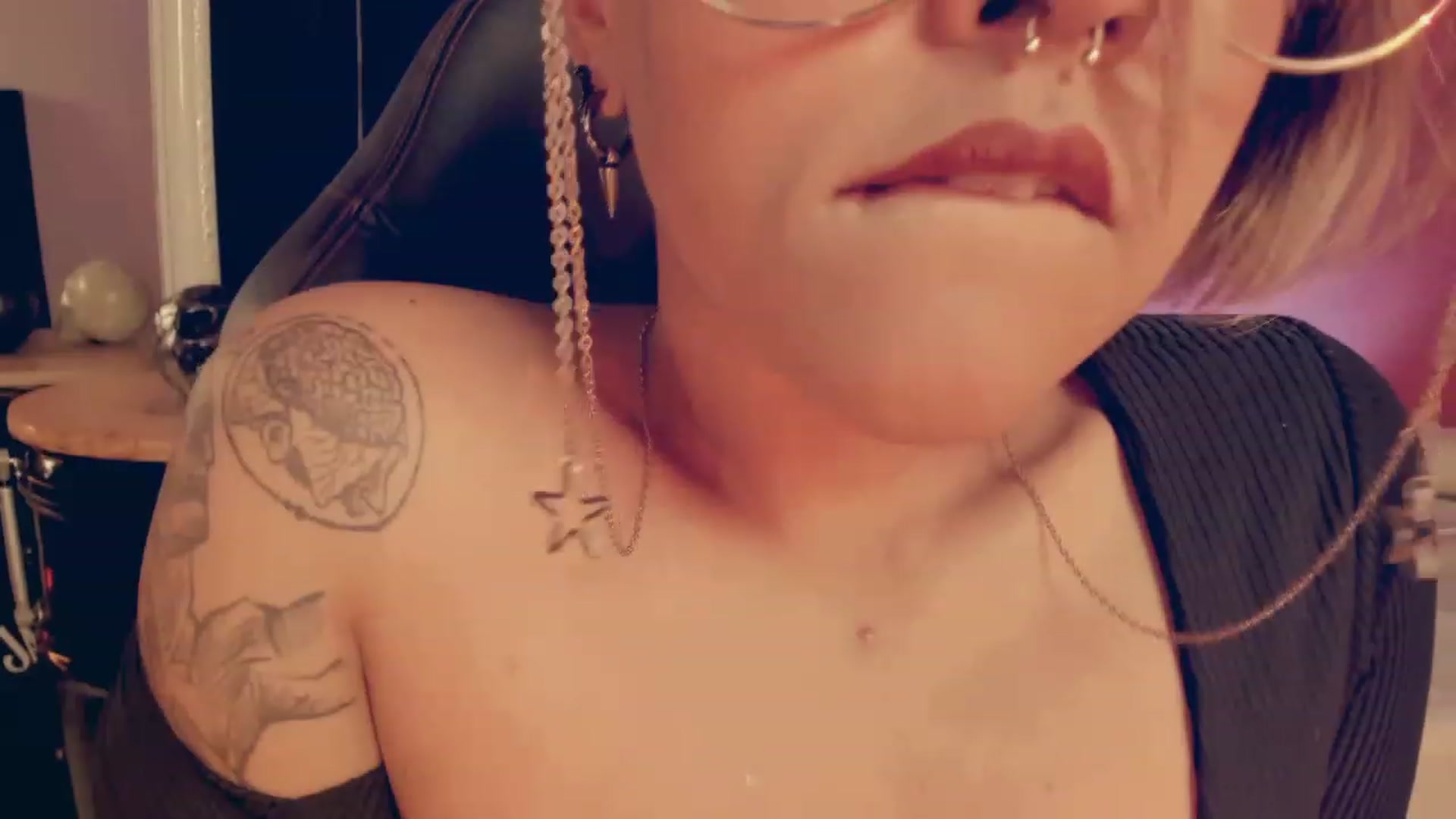 Gallery image thumbnail from AbraxxysRadio's myfreecams stream on, 01/10/2023, 01:03 image 4 of 20