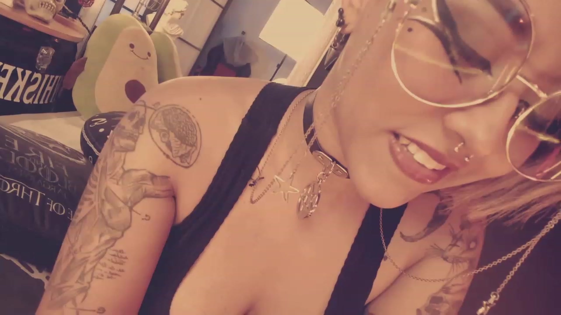 Gallery image thumbnail from AbraxxysRadio's myfreecams stream on, 01/15/2023, 18:51 image 15 of 20
