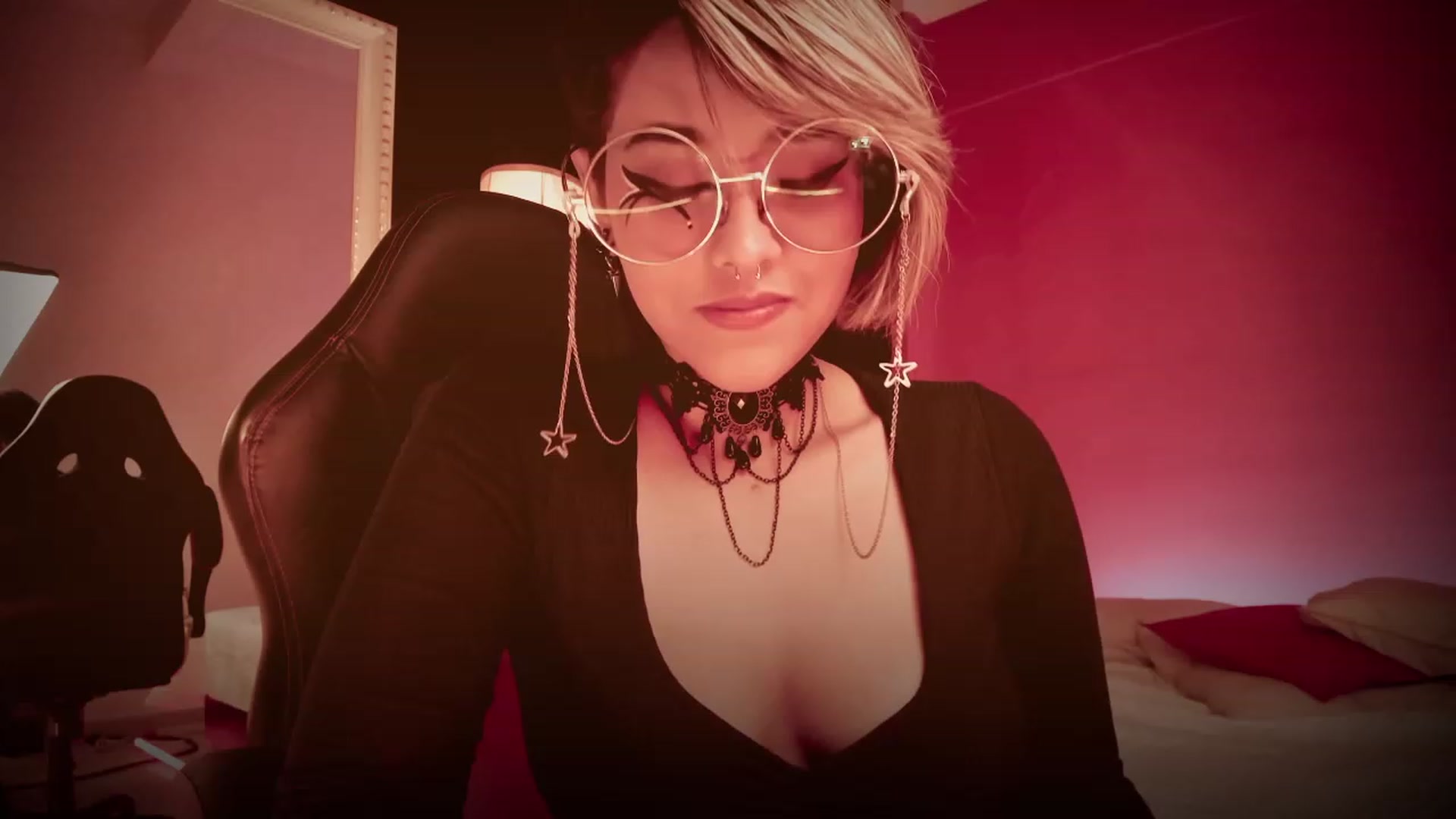 Gallery image thumbnail from AbraxxysRadio's myfreecams stream on, 01/18/2023, 23:43 image 19 of 20