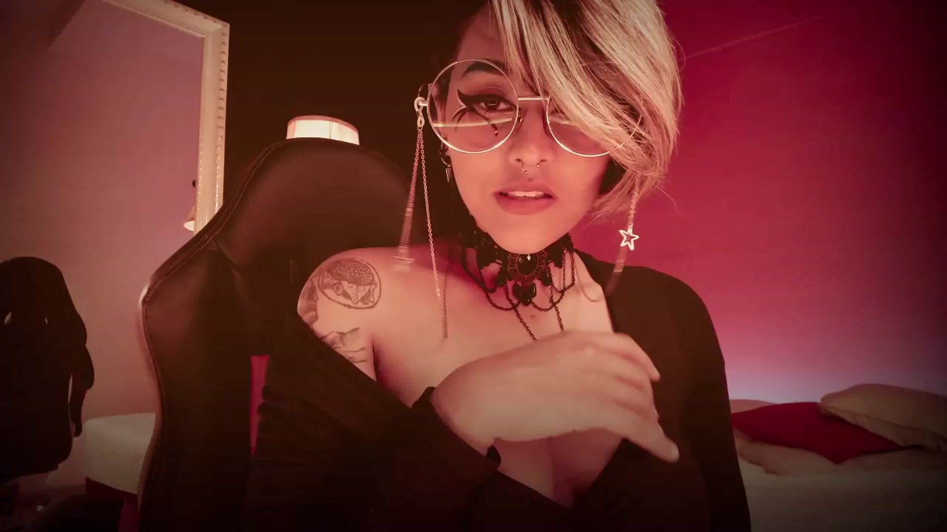 Gallery image thumbnail from AbraxxysRadio's myfreecams stream on, 01/19/2023, 24:49 image 16 of 20
