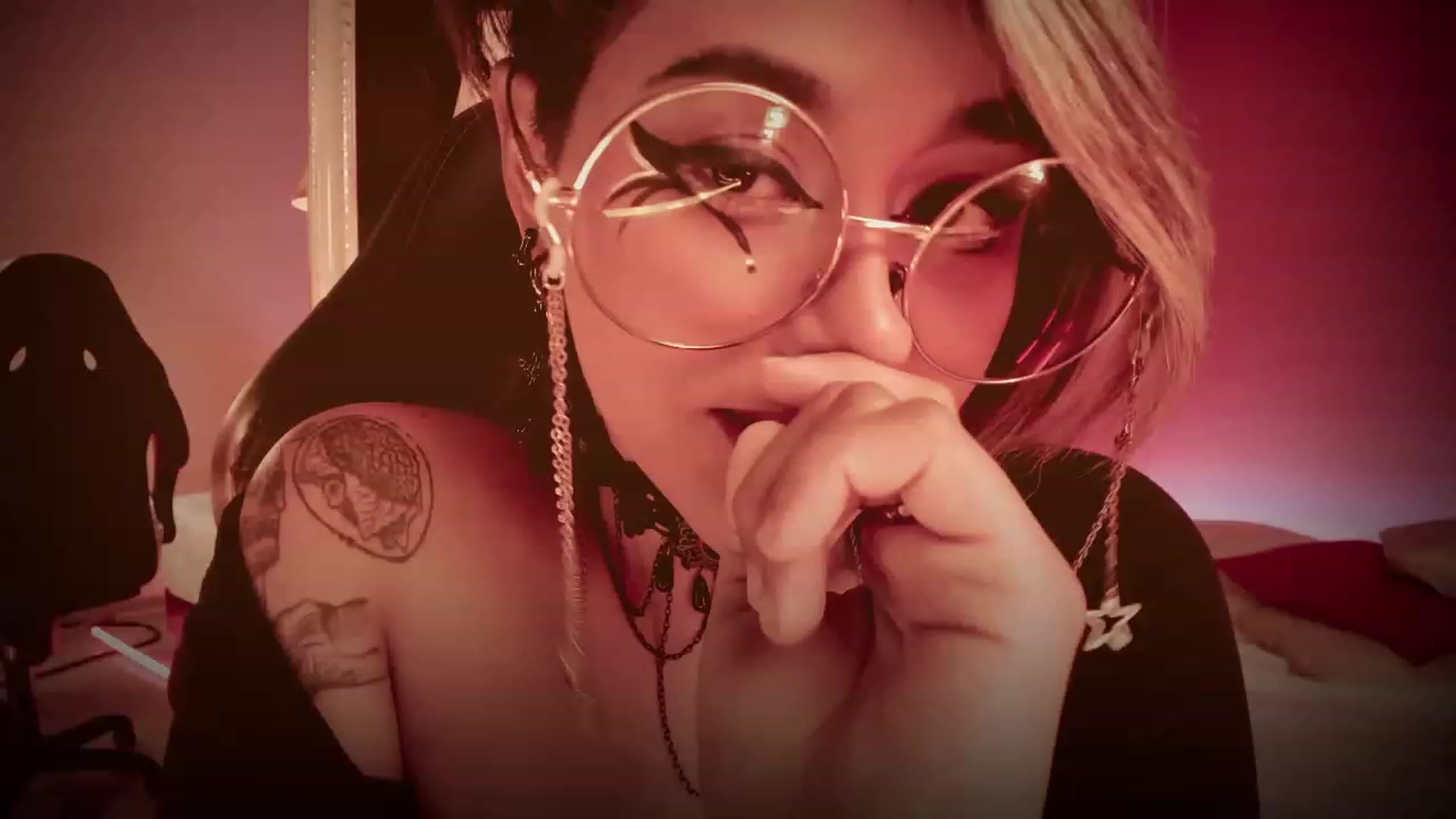 Gallery image thumbnail from AbraxxysRadio's myfreecams stream on, 01/19/2023, 24:49 image 8 of 20