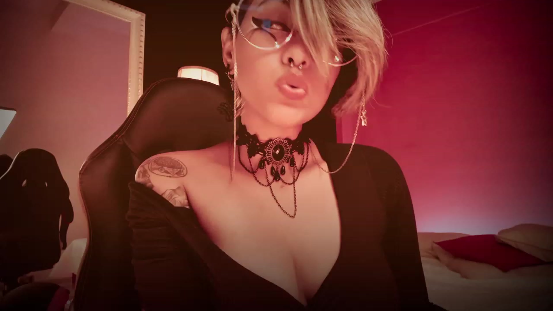 Gallery image thumbnail from AbraxxysRadio's myfreecams stream on, 01/19/2023, 24:49 image 18 of 20