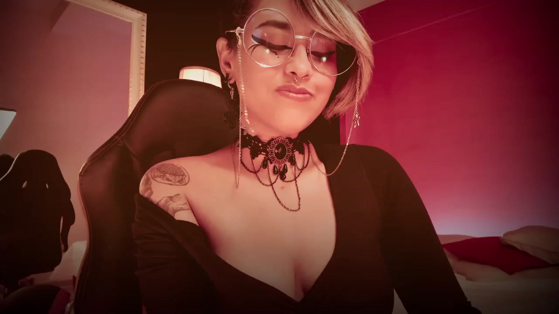 Gallery image thumbnail from AbraxxysRadio's myfreecams stream on, 01/19/2023, 24:49 image 17 of 20