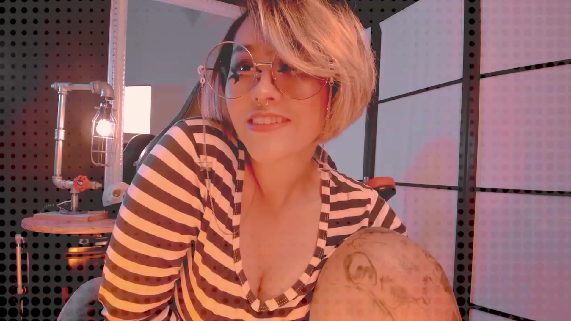 Gallery image thumbnail from AbraxxysRadio's myfreecams stream on, 01/27/2023, 24:36 image 20 of 20