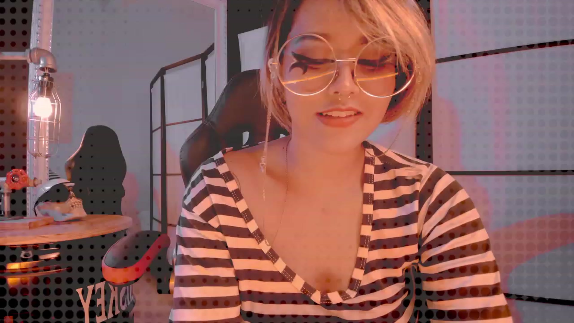 Gallery image thumbnail from AbraxxysRadio's myfreecams stream on, 01/27/2023, 02:25 image 16 of 20