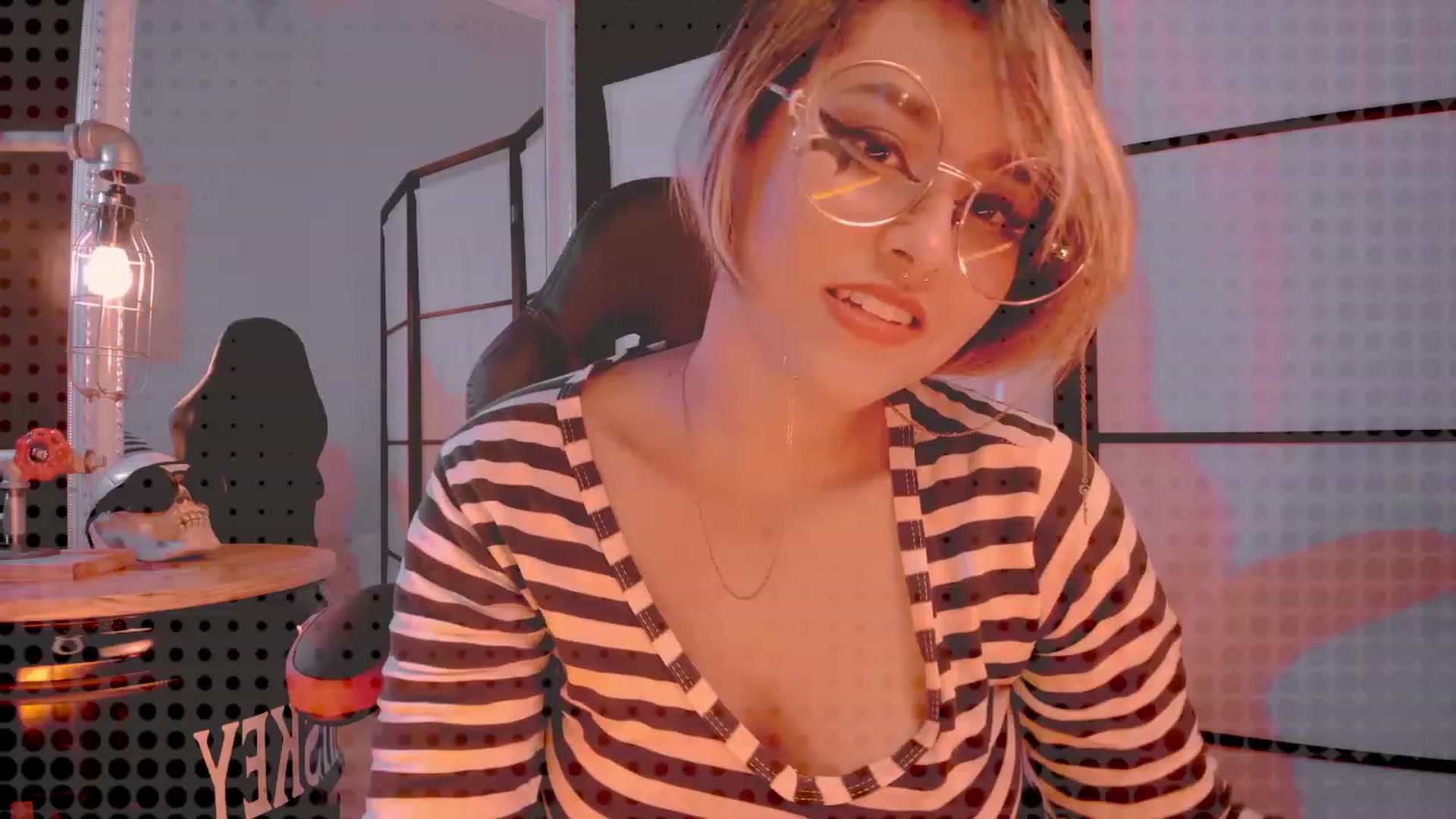 Gallery image thumbnail from AbraxxysRadio's myfreecams stream on, 01/27/2023, 02:25 image 15 of 20