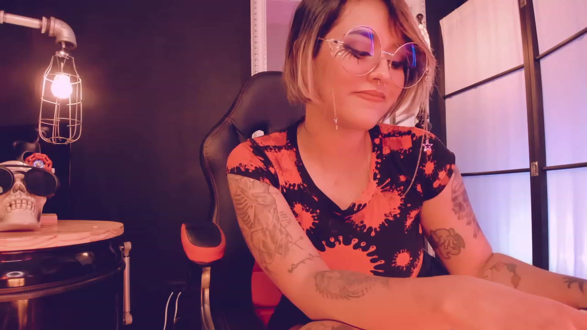Gallery image thumbnail from AbraxxysRadio's myfreecams stream on, 01/28/2023, 01:11 image 15 of 20