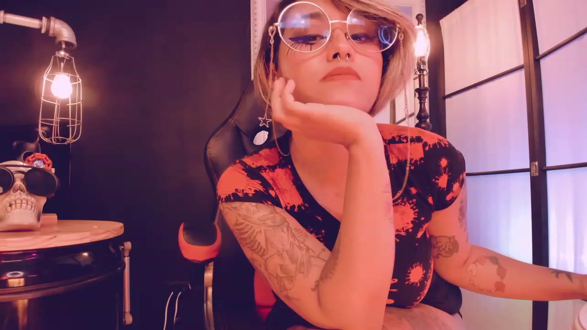 Gallery image thumbnail from AbraxxysRadio's myfreecams stream on, 01/28/2023, 01:11 image 16 of 20