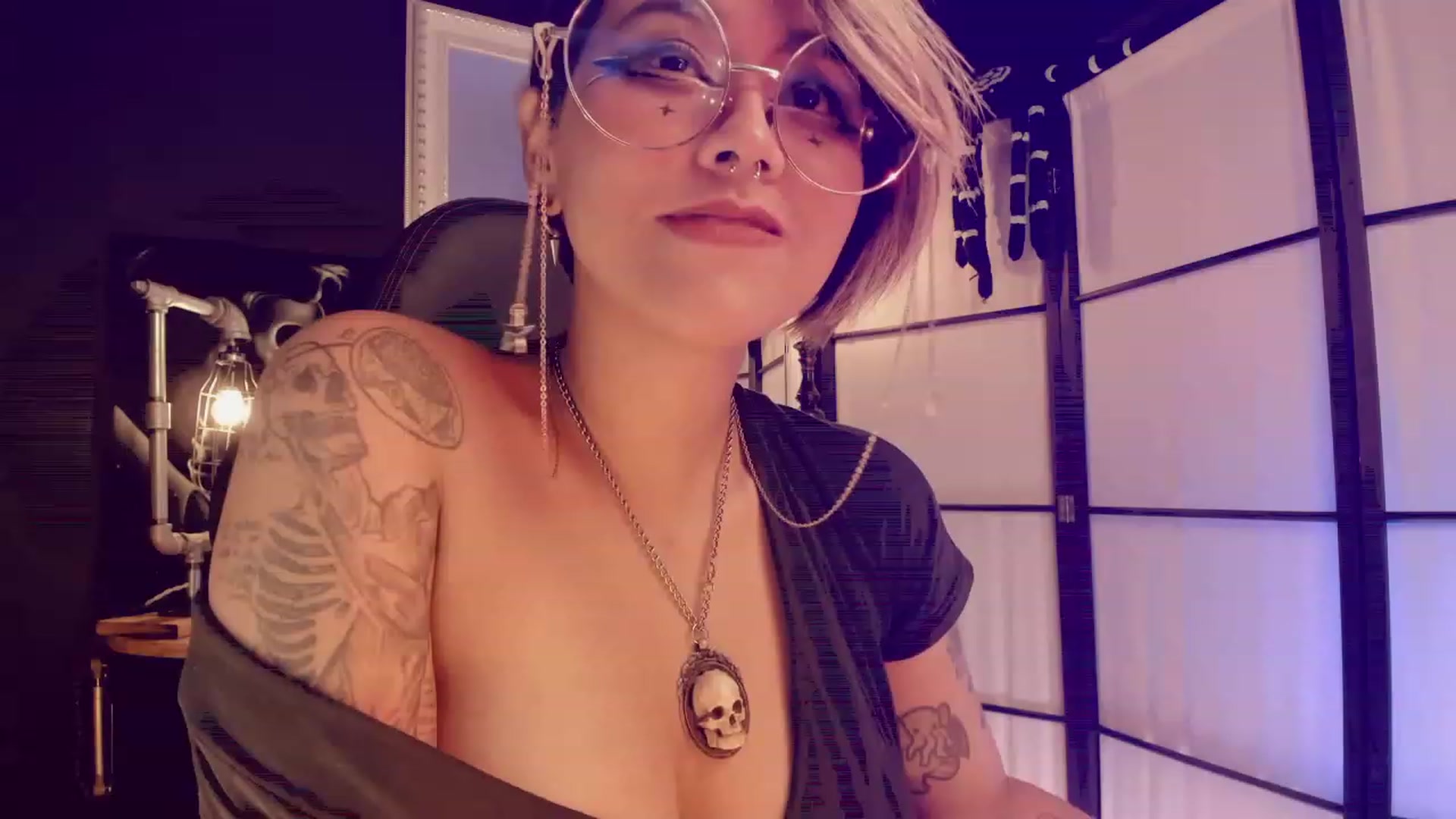 Gallery image thumbnail from AbraxxysRadio's myfreecams stream on, 01/29/2023, 24:44 image 2 of 20
