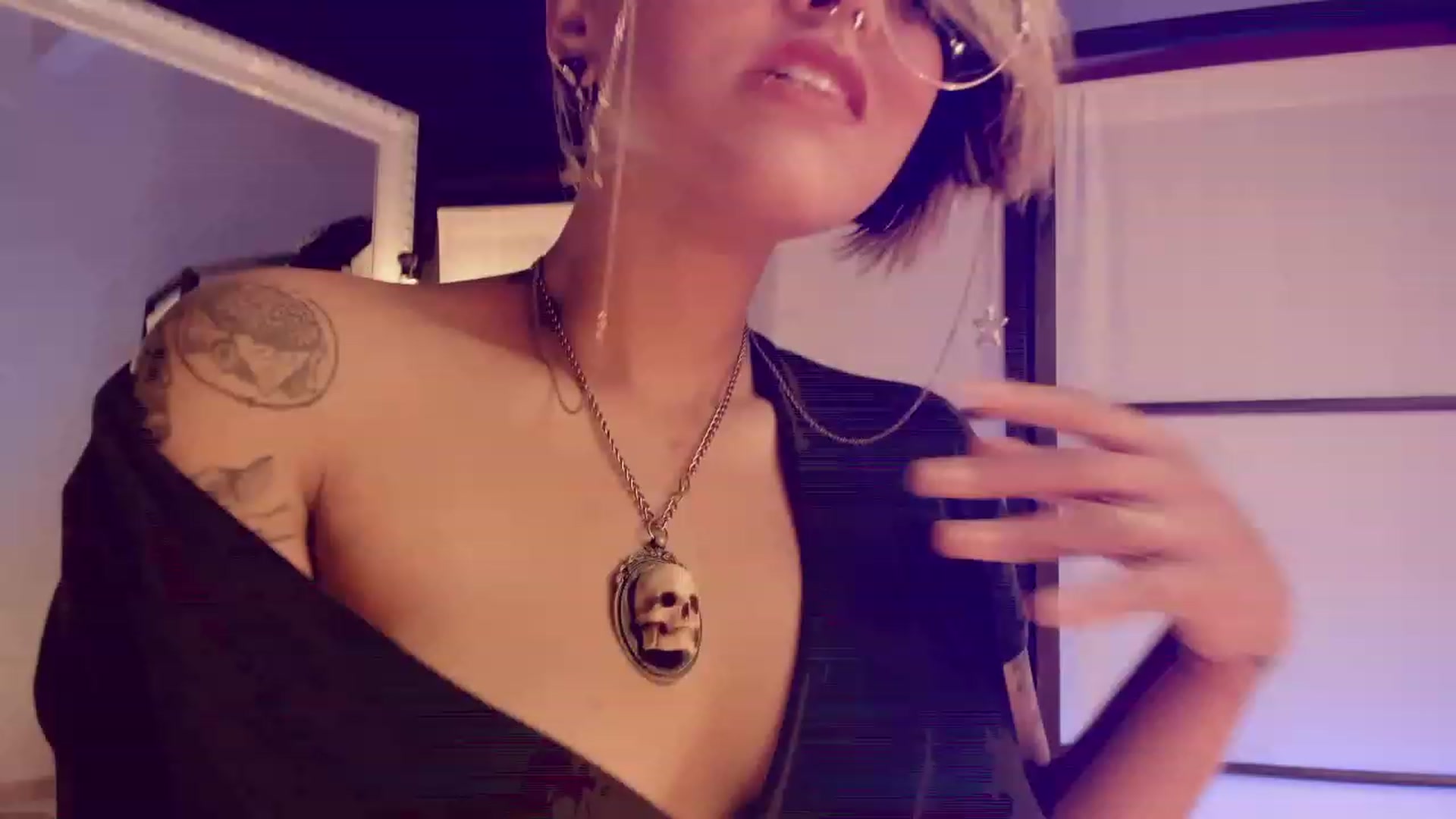 Gallery image thumbnail from AbraxxysRadio's myfreecams stream on, 01/29/2023, 24:44 image 6 of 20