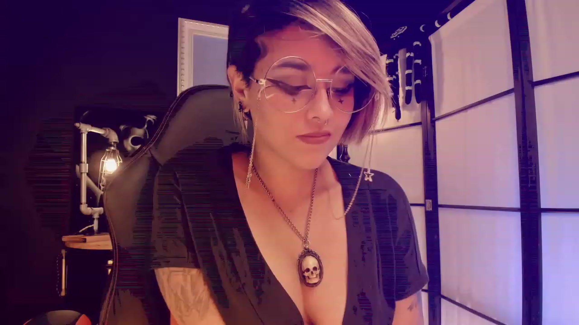 Gallery image thumbnail from AbraxxysRadio's myfreecams stream on, 01/29/2023, 01:37 image 9 of 20