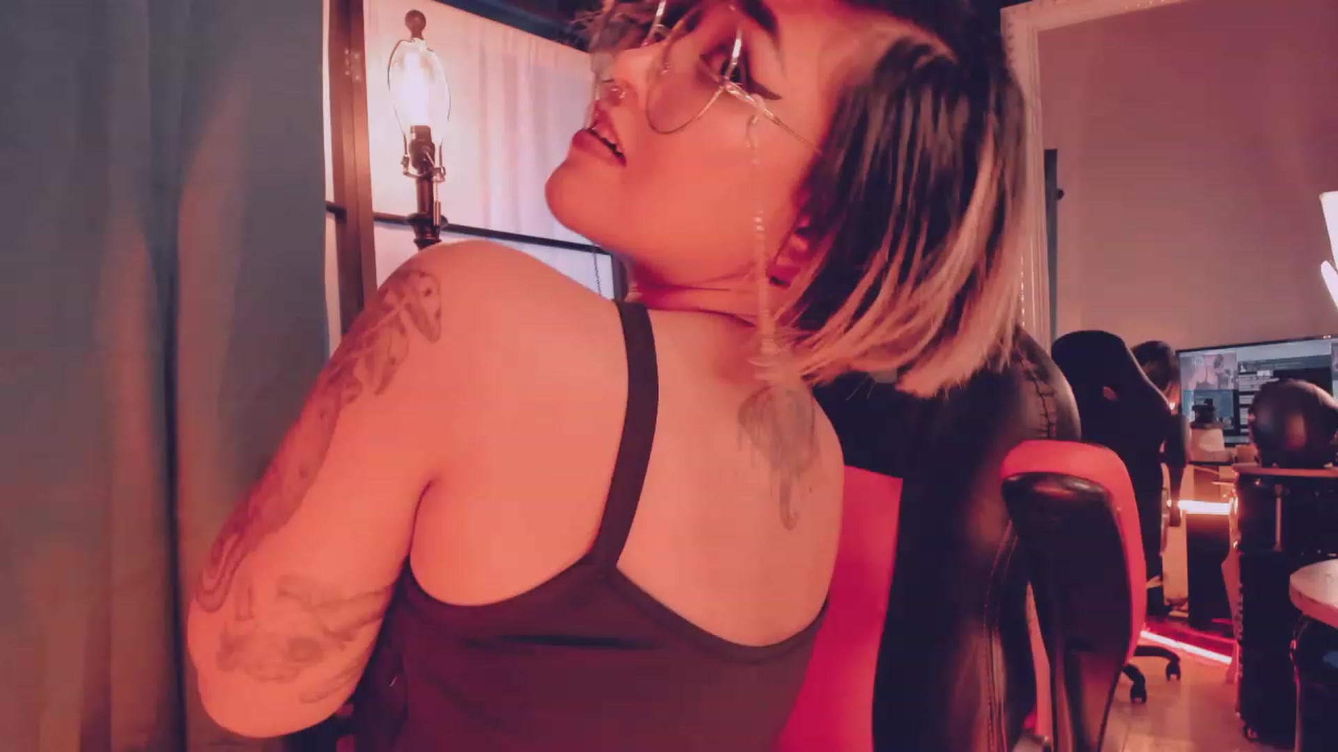 Gallery image thumbnail from AbraxxysRadio's myfreecams stream on, 01/31/2023, 01:33 image 13 of 20