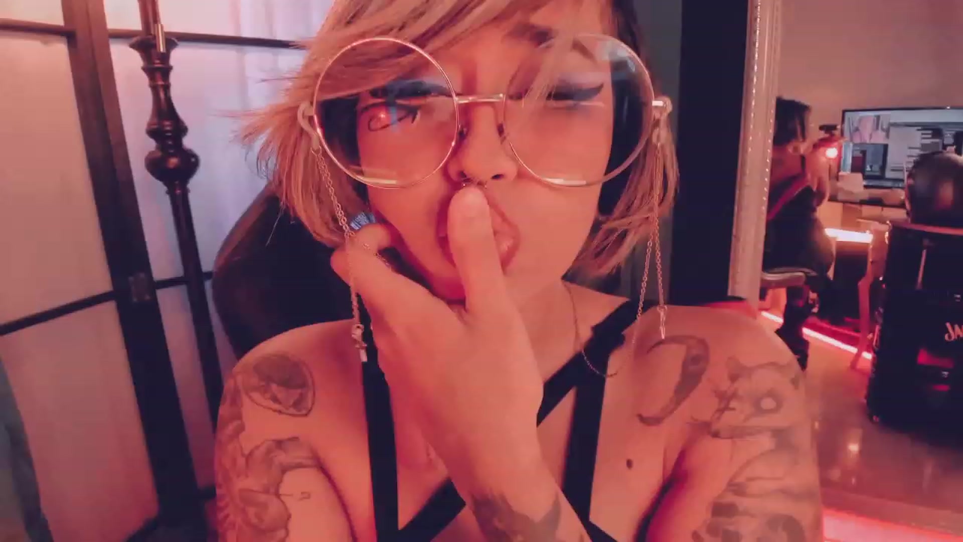Gallery image thumbnail from AbraxxysRadio's myfreecams stream on, 01/31/2023, 01:33 image 5 of 20