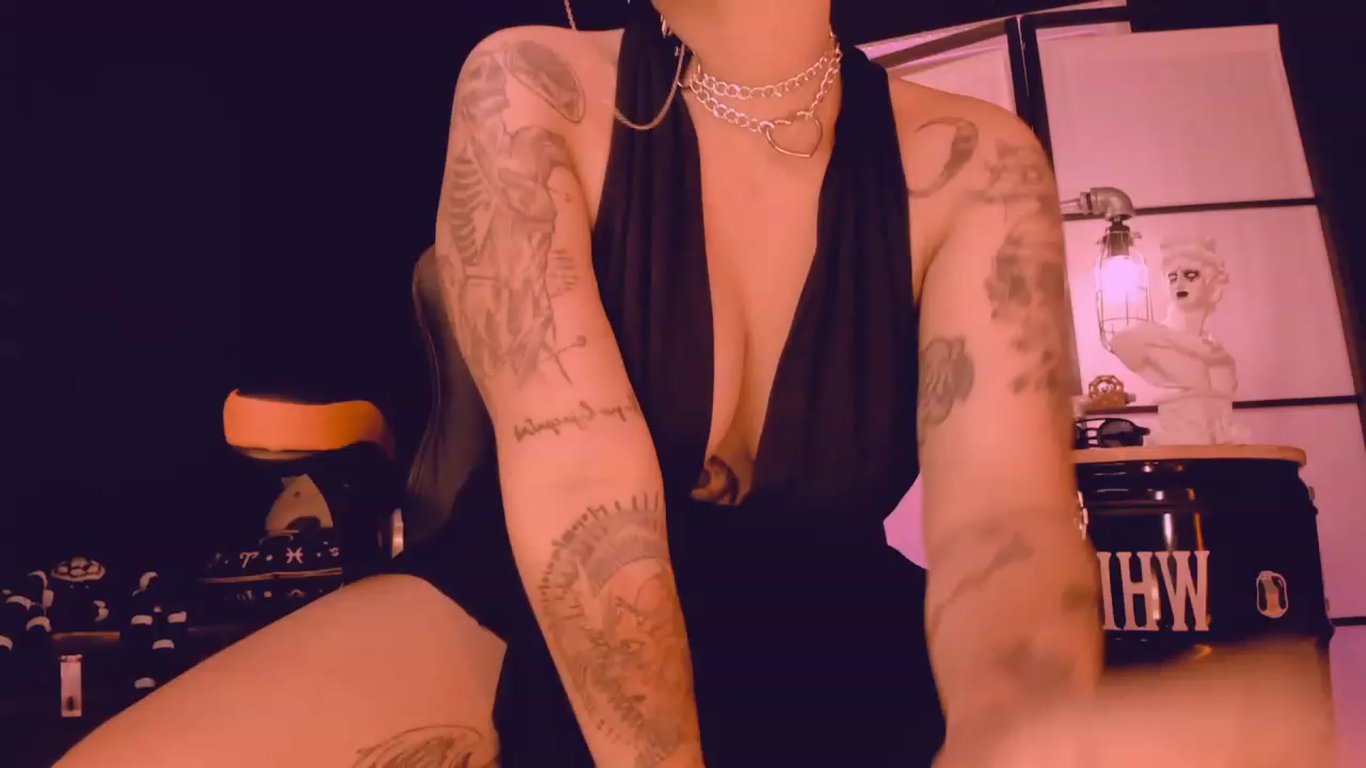 Gallery image thumbnail from AbraxxysRadio's myfreecams stream on, 02/03/2023, 02:05 image 1 of 20