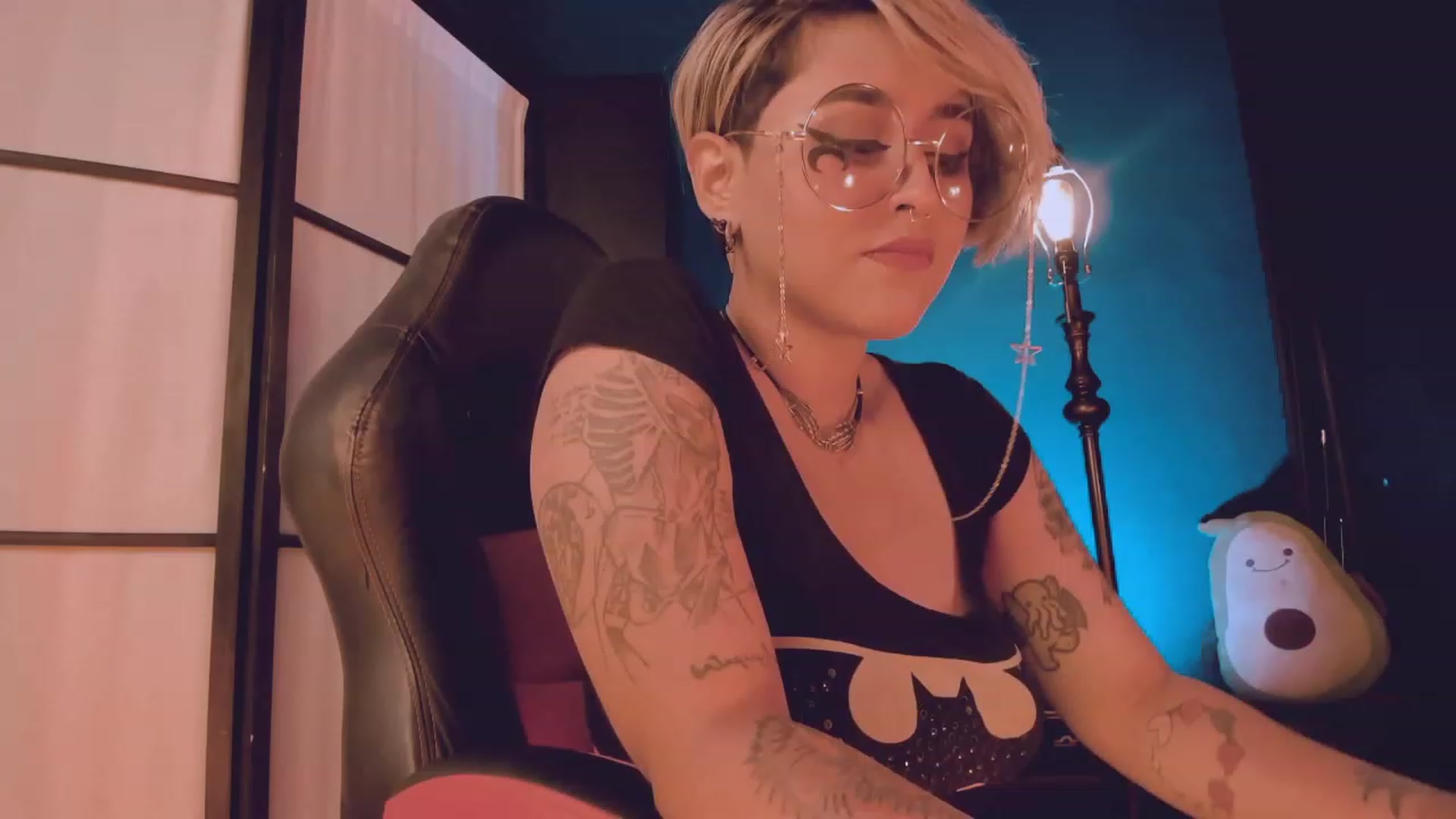 Gallery image thumbnail from AbraxxysRadio's myfreecams stream on, 02/04/2023, 24:03 image 3 of 20