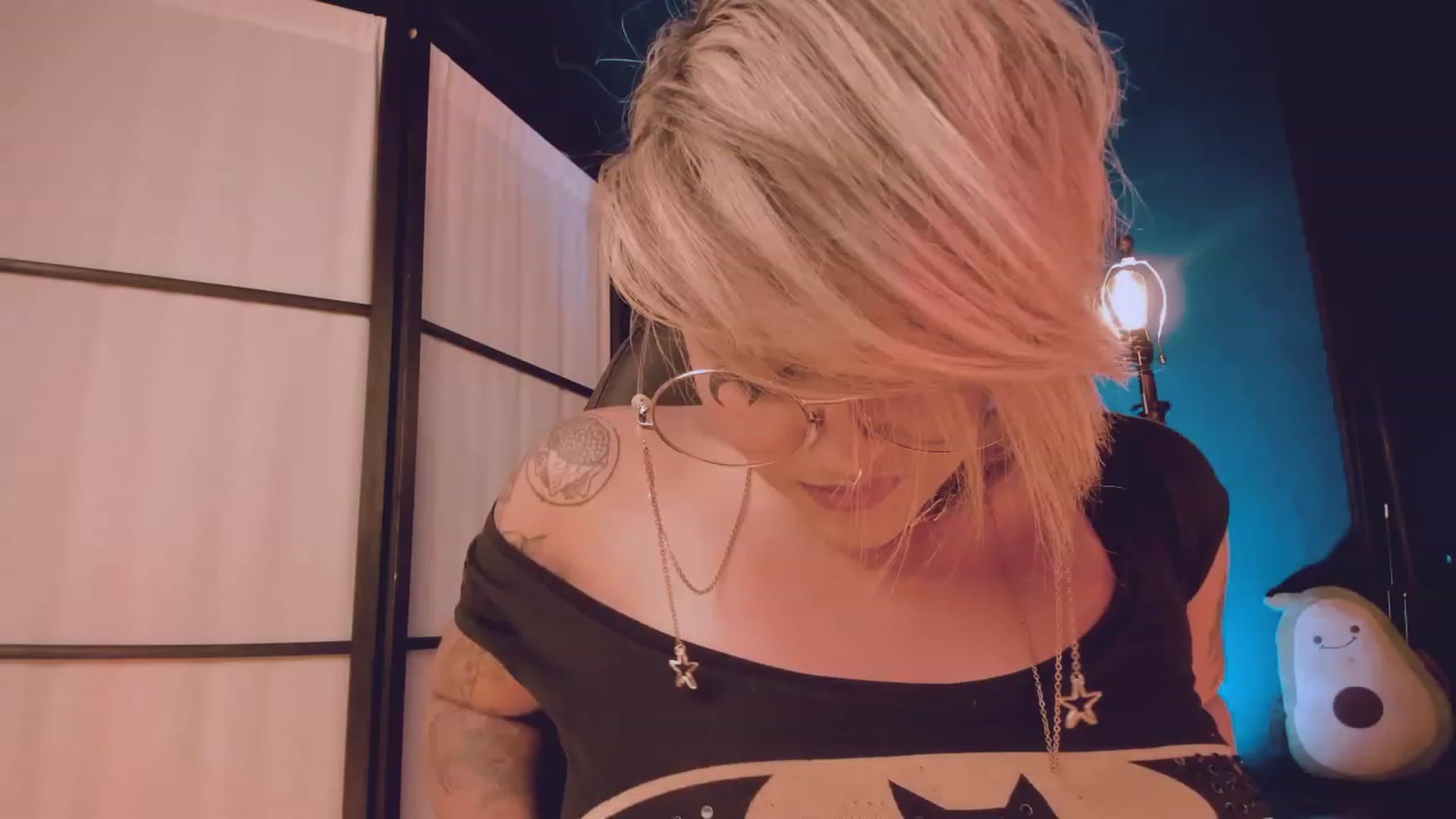 Gallery image thumbnail from AbraxxysRadio's myfreecams stream on, 02/04/2023, 24:03 image 19 of 20