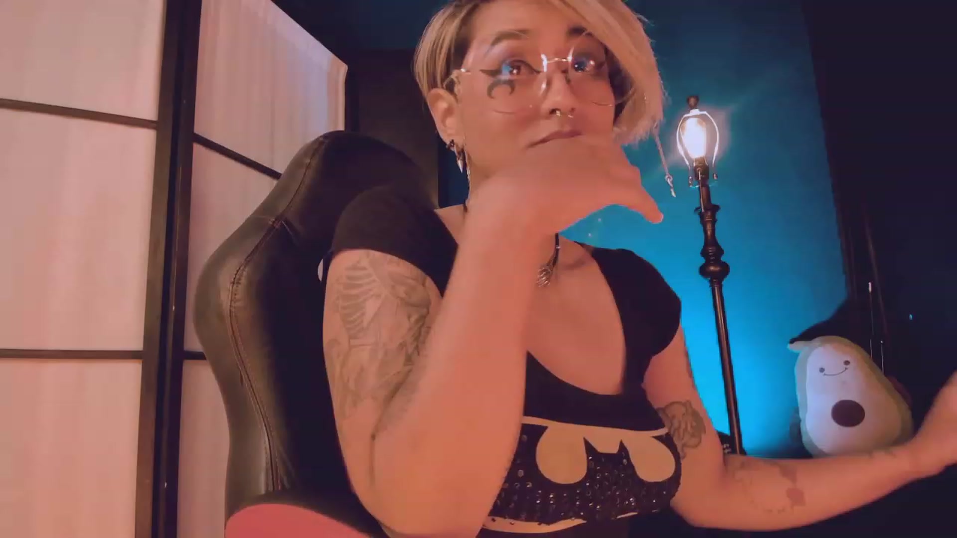Gallery image thumbnail from AbraxxysRadio's myfreecams stream on, 02/04/2023, 24:03 image 2 of 20