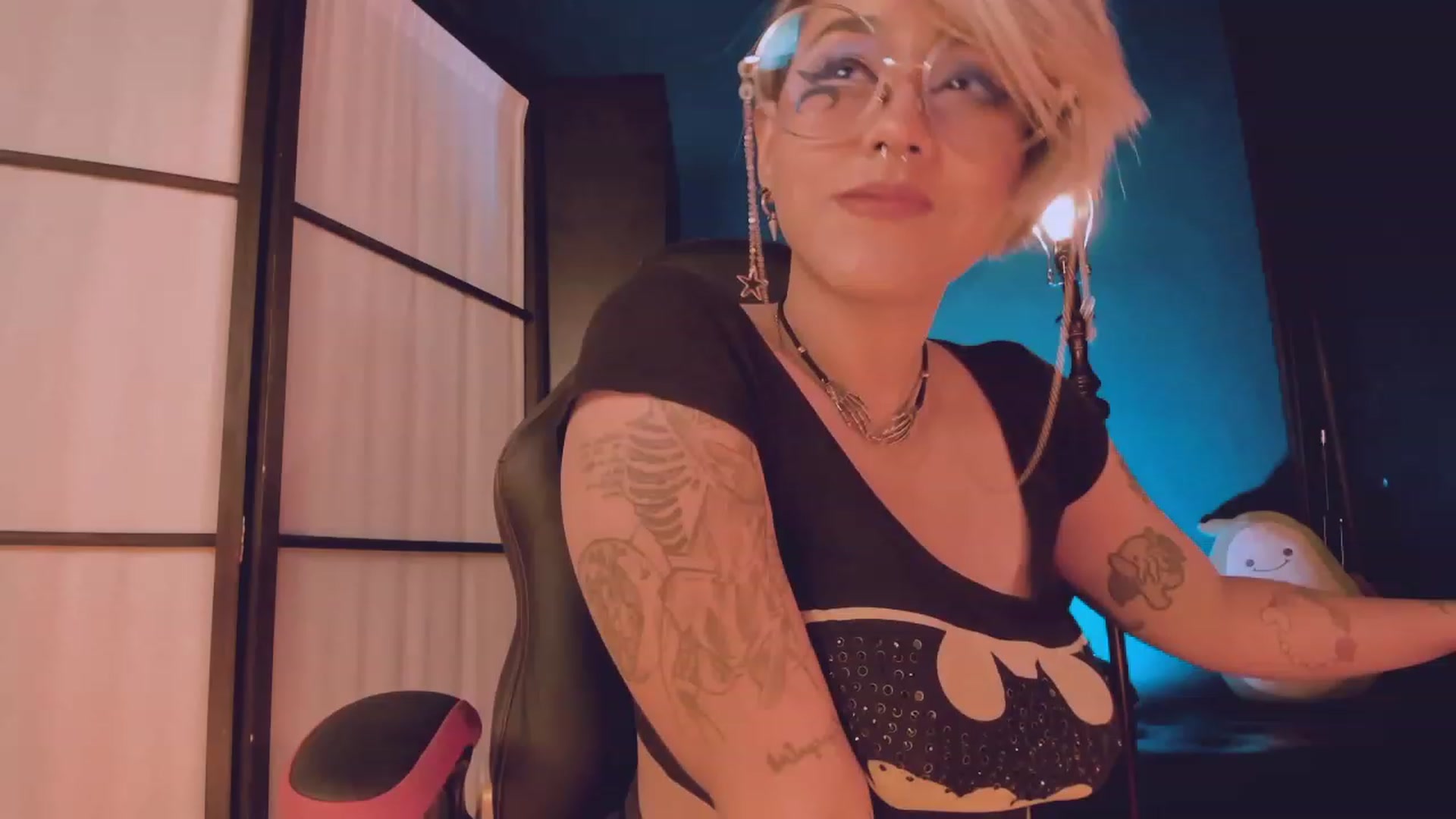 Gallery image thumbnail from AbraxxysRadio's myfreecams stream on, 02/04/2023, 24:03 image 4 of 20