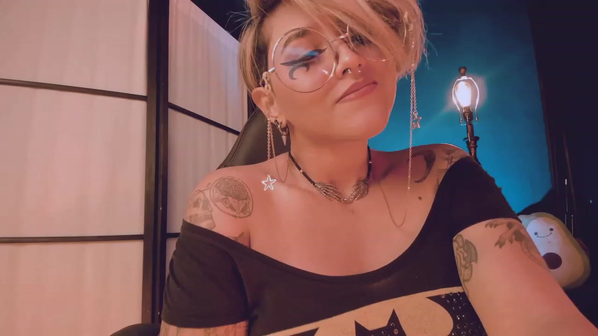 Gallery image thumbnail from AbraxxysRadio's myfreecams stream on, 02/04/2023, 24:03 image 17 of 20