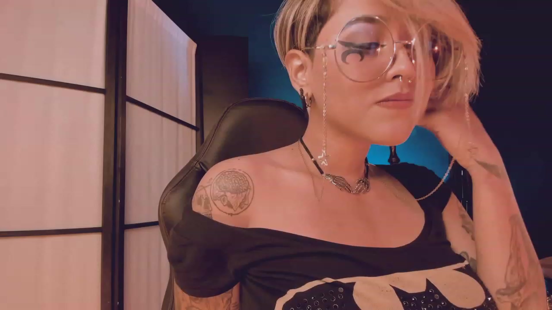 Gallery image thumbnail from AbraxxysRadio's myfreecams stream on, 02/04/2023, 24:03 image 20 of 20