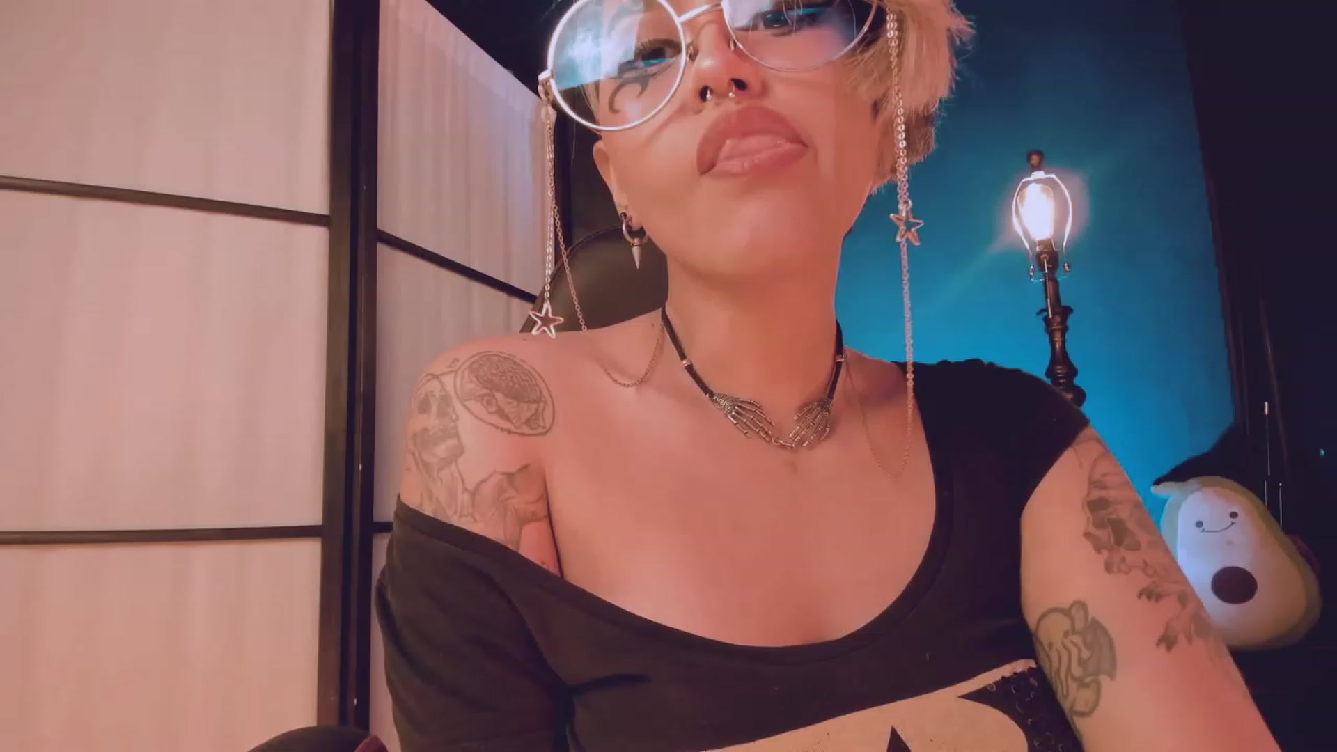 Gallery image thumbnail from AbraxxysRadio's myfreecams stream on, 02/04/2023, 24:03 image 18 of 20