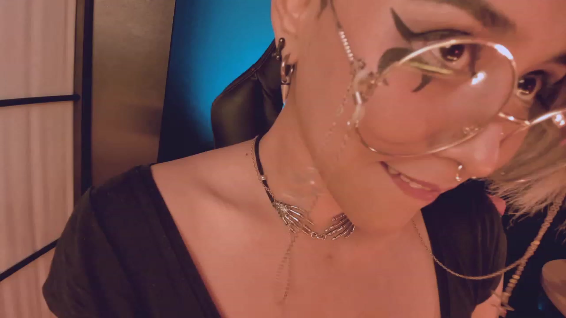 Gallery image thumbnail from AbraxxysRadio's myfreecams stream on, 02/04/2023, 02:01 image 15 of 20