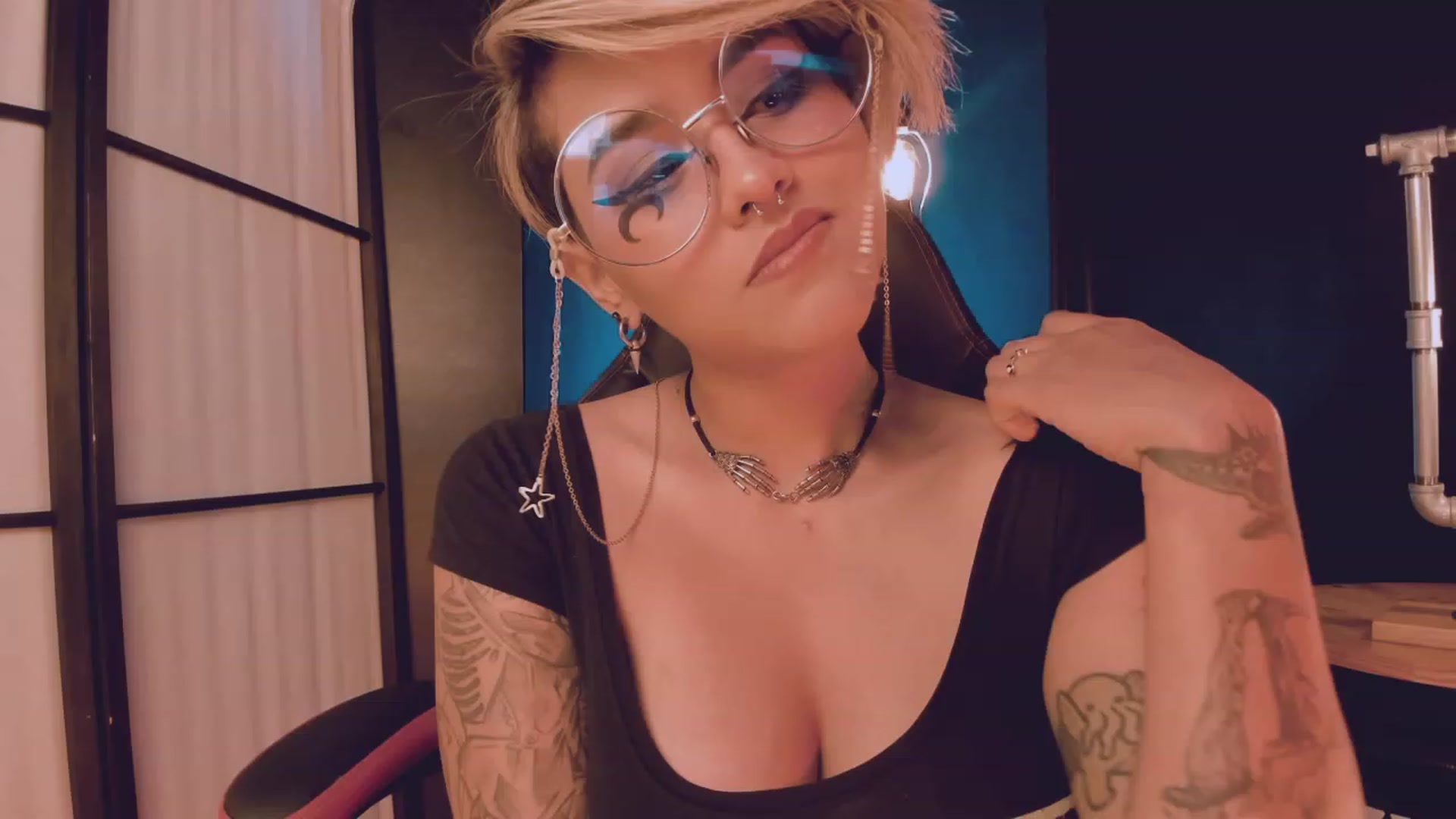 Gallery image thumbnail from AbraxxysRadio's myfreecams stream on, 02/04/2023, 02:01 image 5 of 20