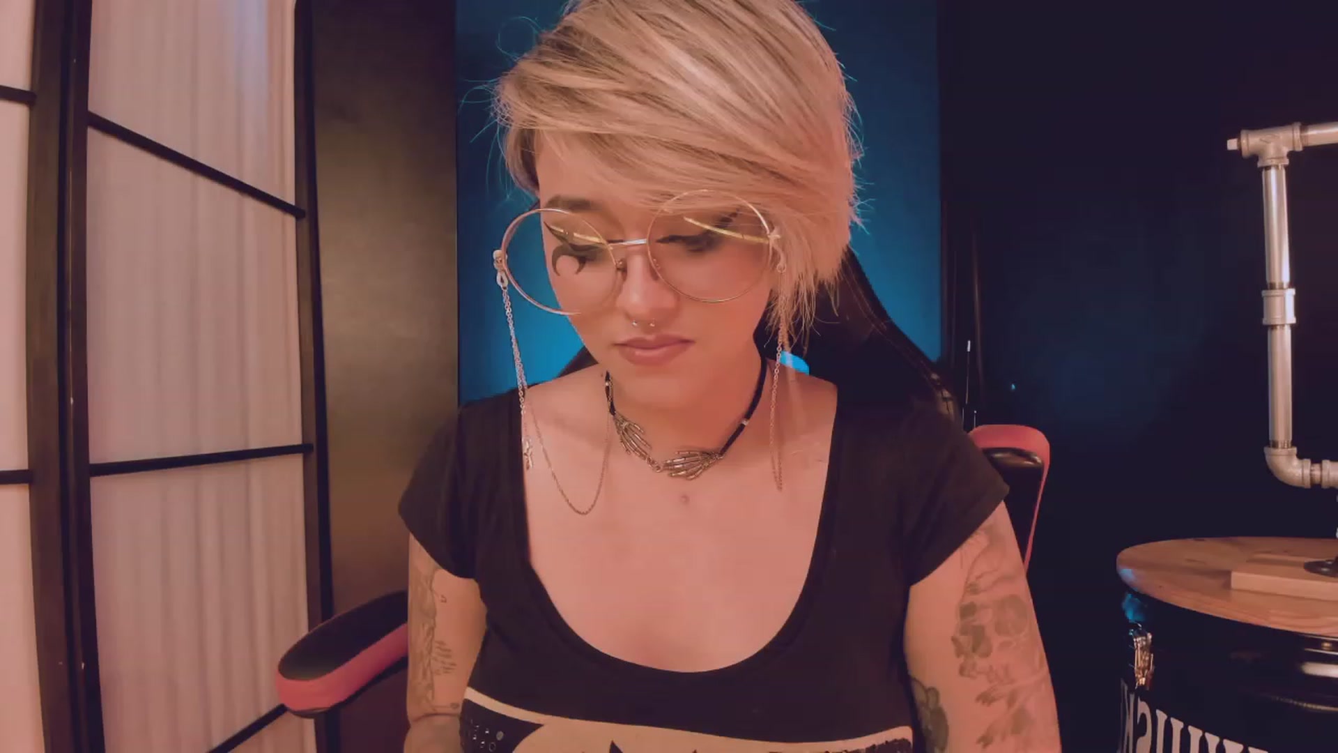 Gallery image thumbnail from AbraxxysRadio's myfreecams stream on, 02/04/2023, 02:01 image 1 of 20