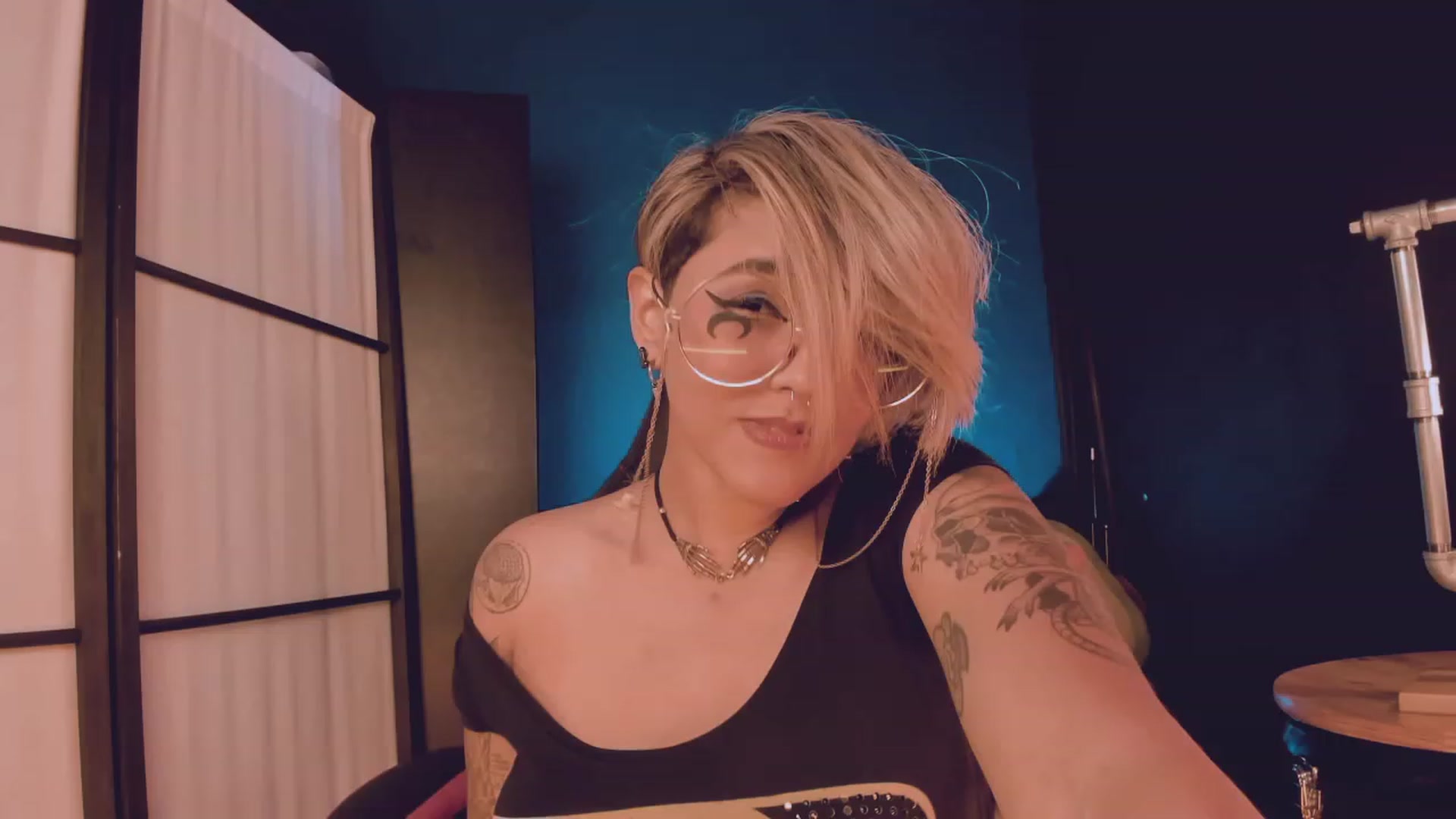 Gallery image thumbnail from AbraxxysRadio's myfreecams stream on, 02/04/2023, 02:01 image 7 of 20