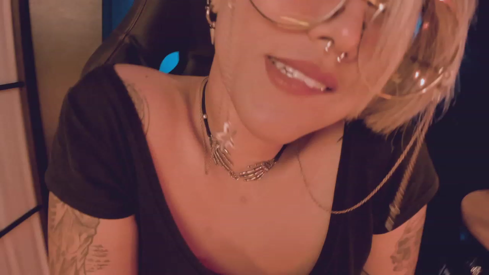 Gallery image thumbnail from AbraxxysRadio's myfreecams stream on, 02/04/2023, 02:01 image 9 of 20