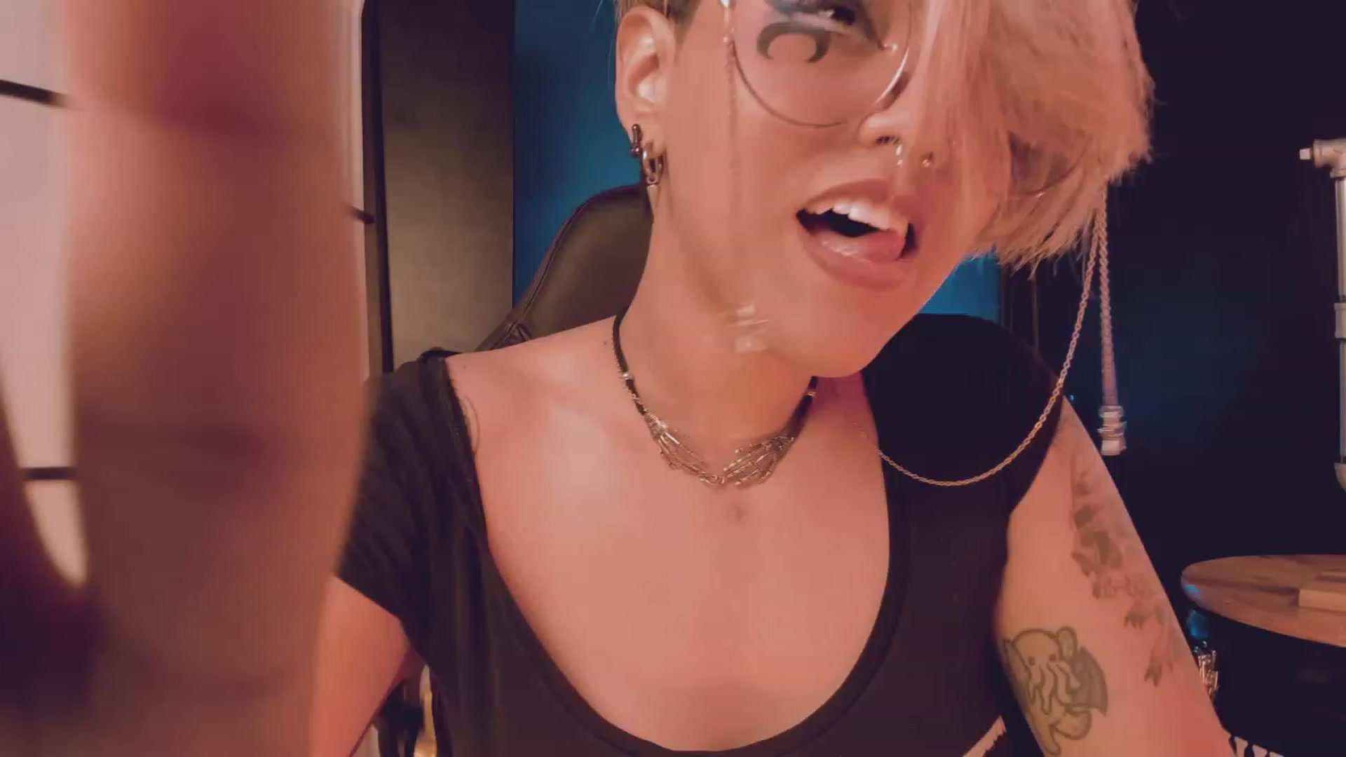 Gallery image thumbnail from AbraxxysRadio's myfreecams stream on, 02/04/2023, 02:01 image 18 of 20