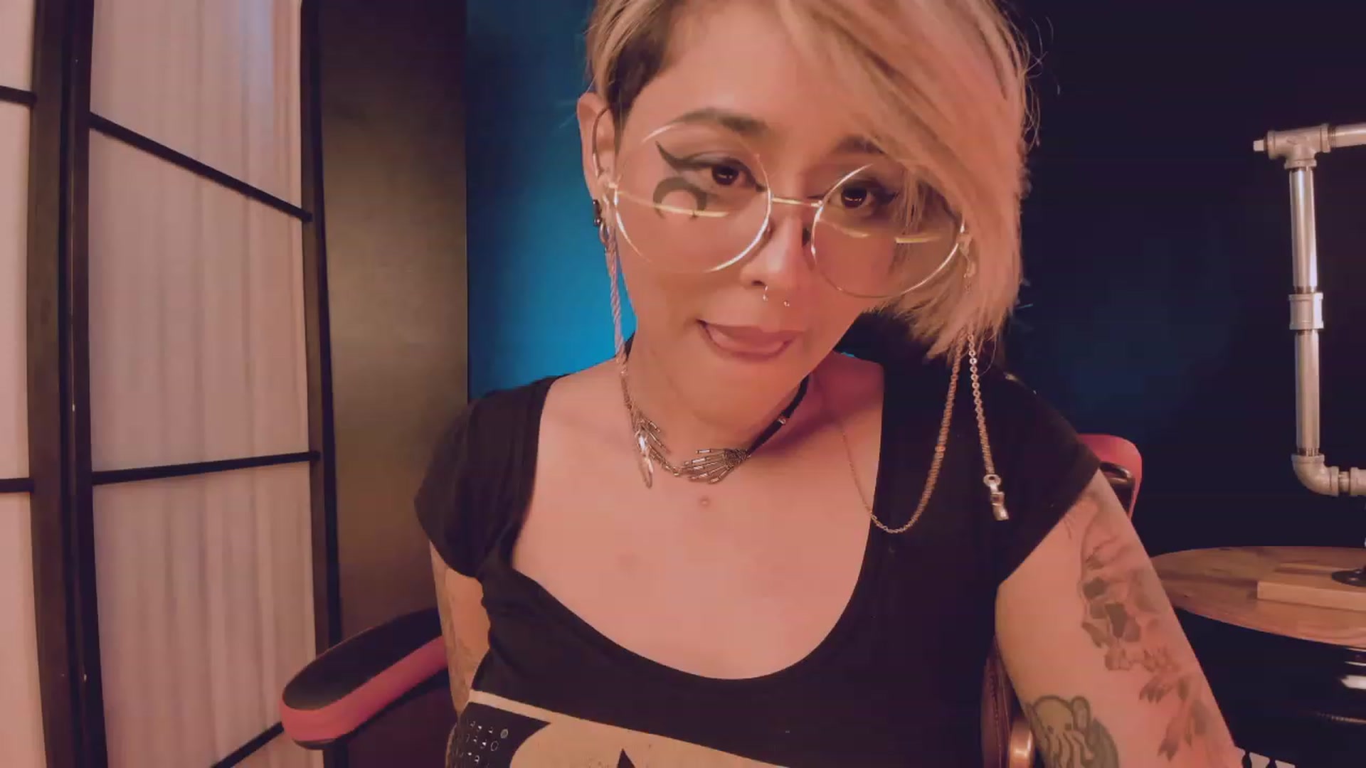 Gallery image thumbnail from AbraxxysRadio's myfreecams stream on, 02/04/2023, 02:01 image 2 of 20