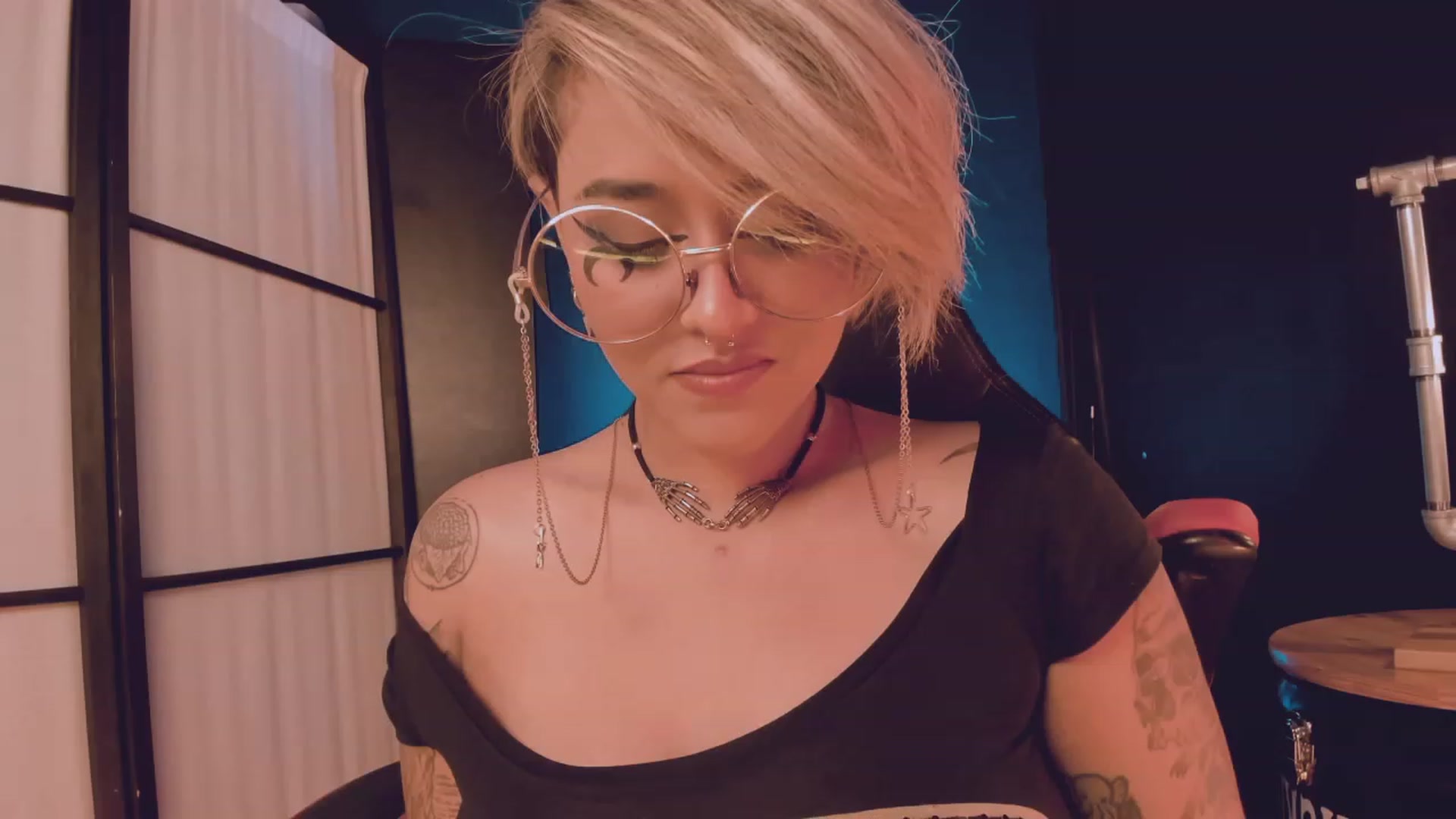 Gallery image thumbnail from AbraxxysRadio's myfreecams stream on, 02/04/2023, 02:01 image 6 of 20