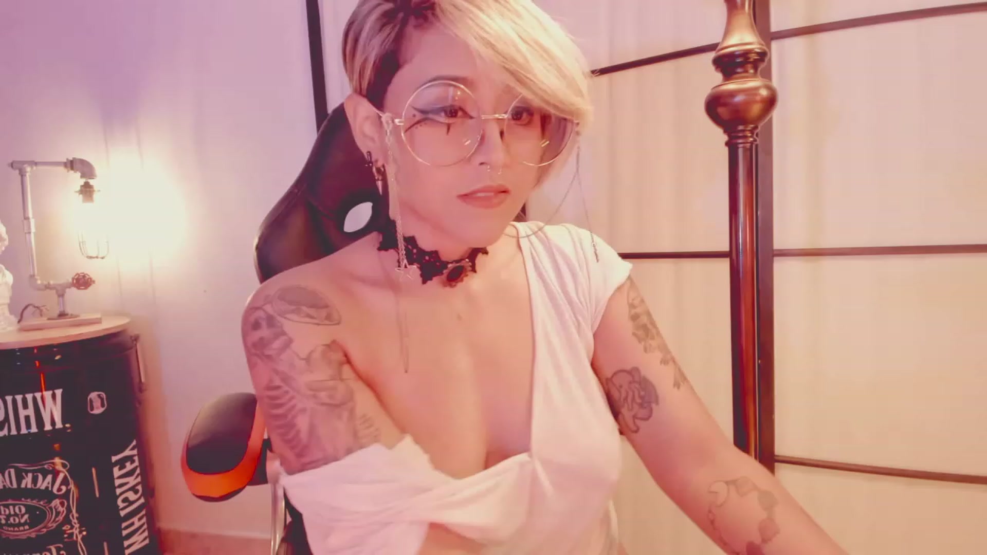 Gallery image thumbnail from AbraxxysRadio's myfreecams stream on, 02/06/2023, 23:53 image 2 of 20