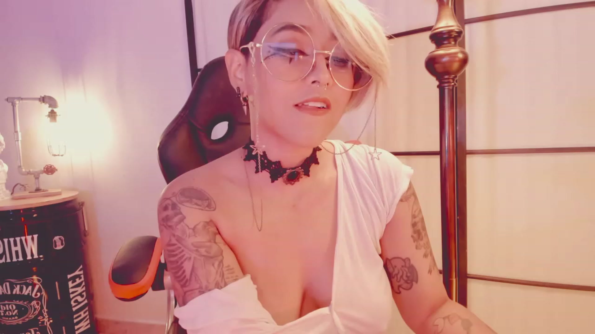 Gallery image thumbnail from AbraxxysRadio's myfreecams stream on, 02/06/2023, 23:53 image 3 of 20