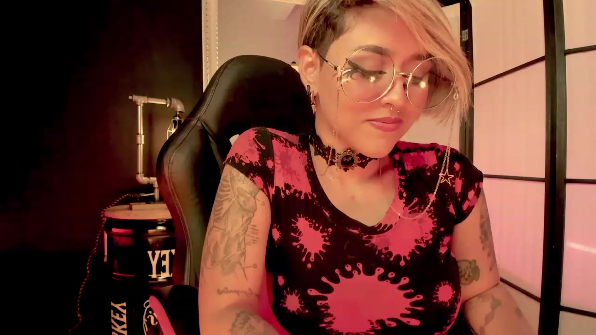 Gallery image thumbnail from AbraxxysRadio's myfreecams stream on, 02/10/2023, 02:05 image 4 of 20