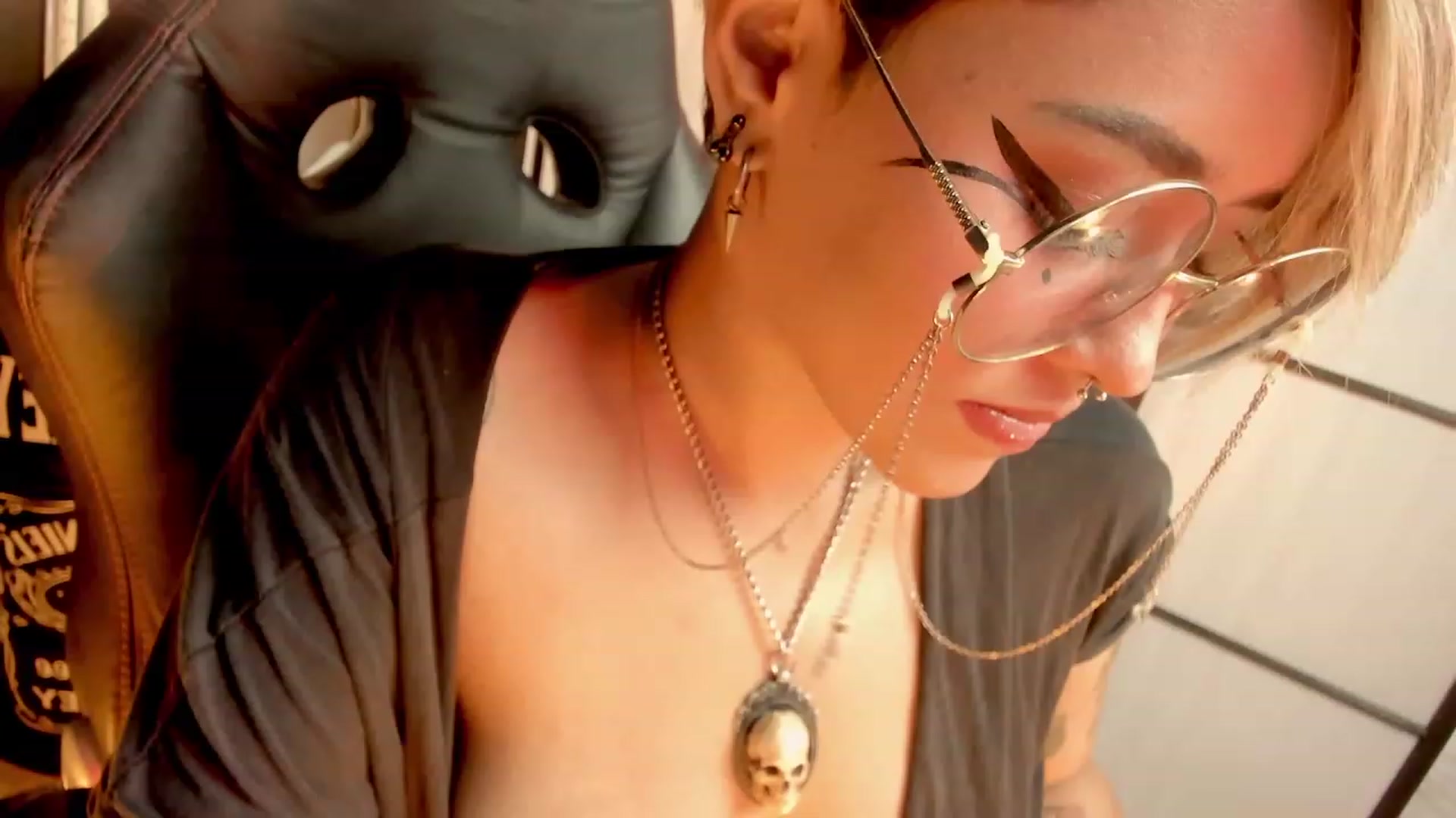 Gallery image thumbnail from AbraxxysRadio's myfreecams stream on, 02/15/2023, 01:33 image 3 of 20