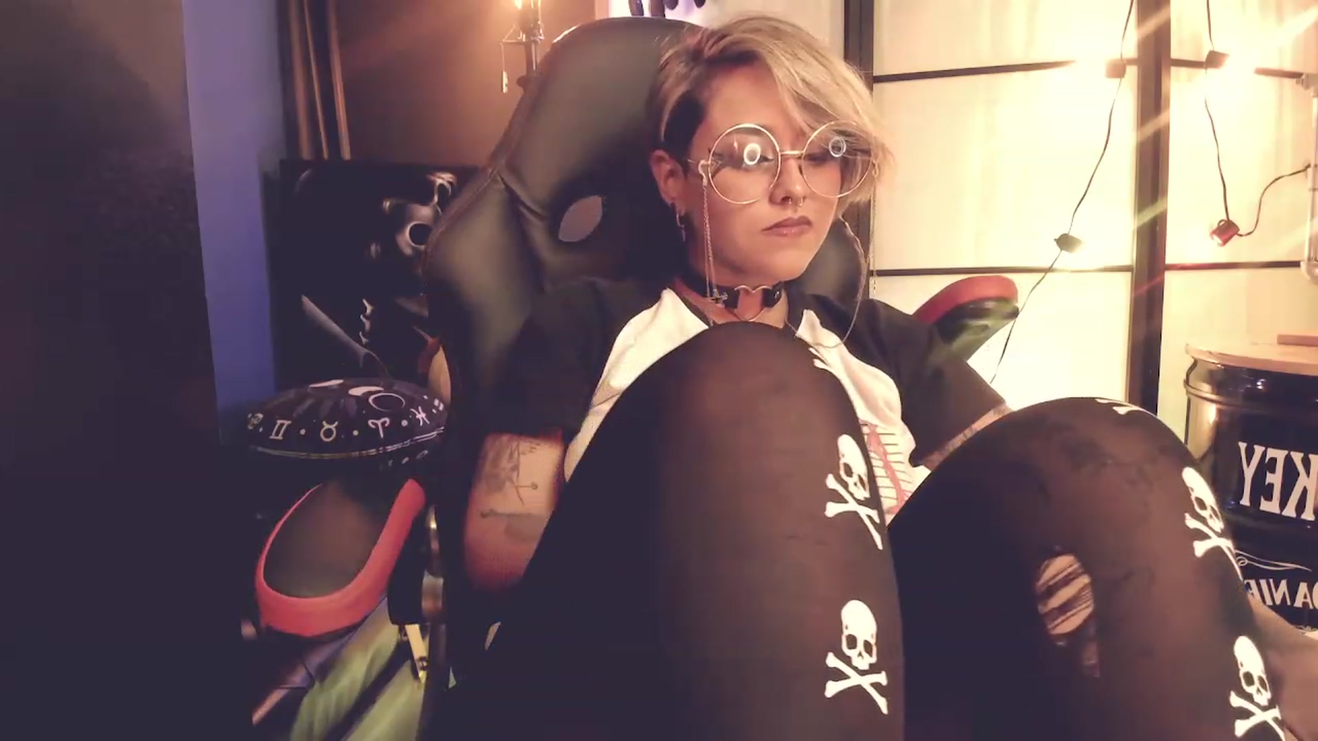 Gallery image thumbnail from AbraxxysRadio's myfreecams stream on, 02/21/2023, 24:21 image 6 of 20