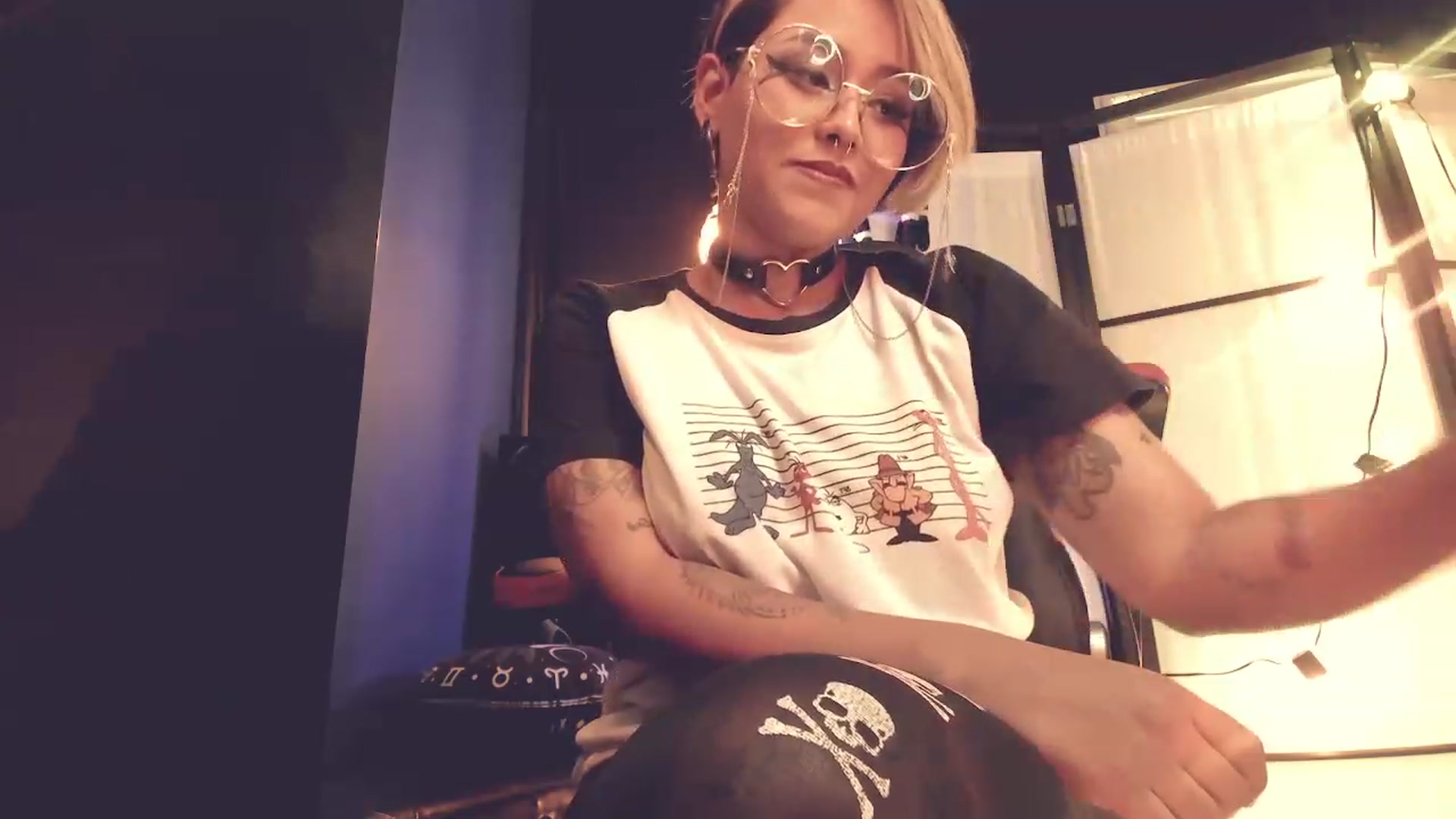 Gallery image thumbnail from AbraxxysRadio's myfreecams stream on, 02/21/2023, 24:21 image 16 of 20