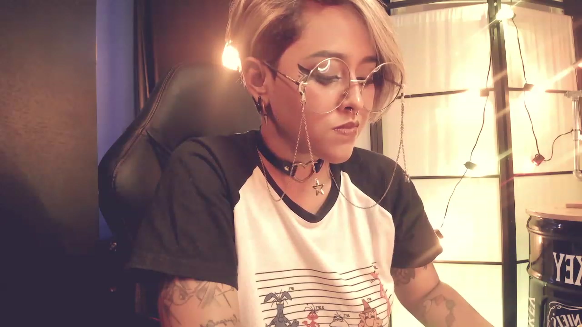 Gallery image thumbnail from AbraxxysRadio's myfreecams stream on, 02/21/2023, 24:21 image 13 of 20