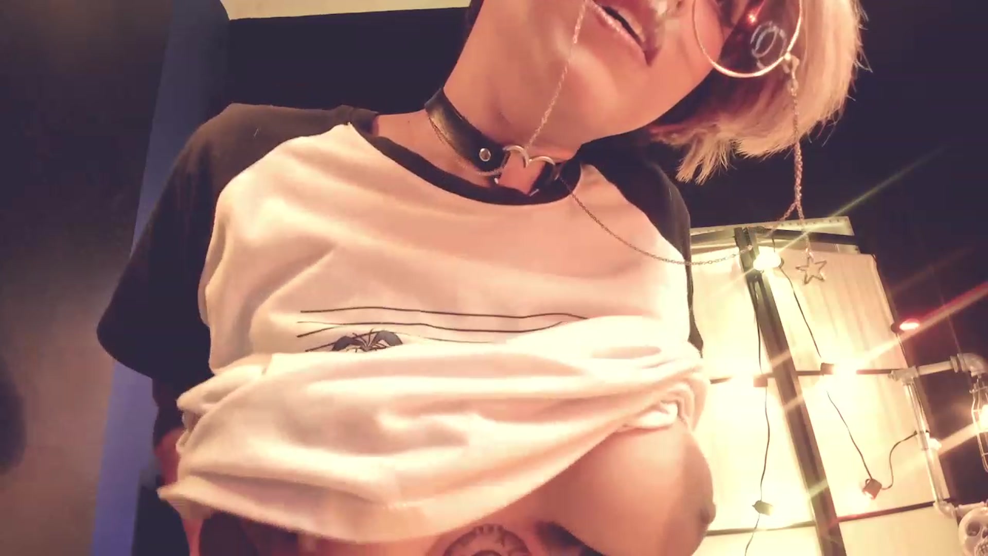 Gallery image thumbnail from AbraxxysRadio's myfreecams stream on, 02/21/2023, 24:21 image 2 of 20