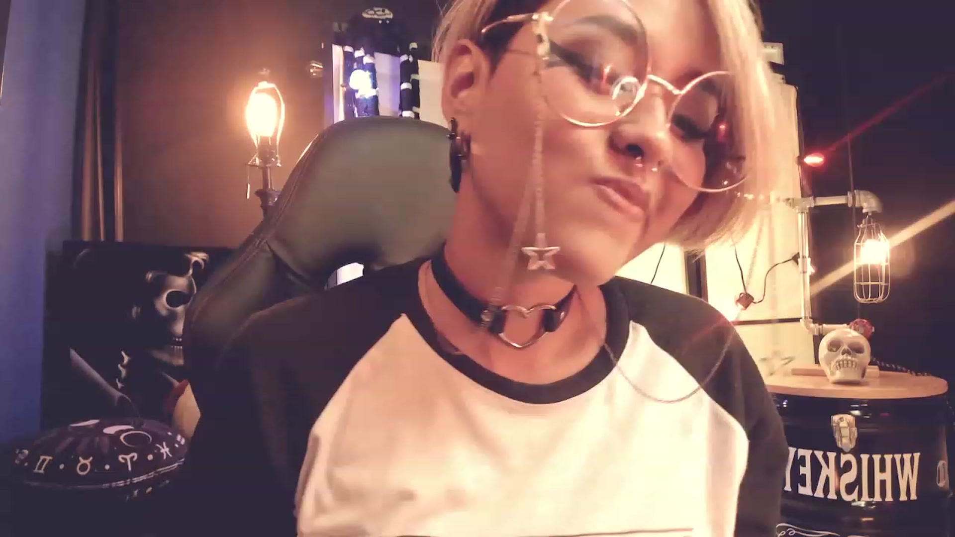 Gallery image thumbnail from AbraxxysRadio's myfreecams stream on, 02/21/2023, 01:42 image 2 of 20
