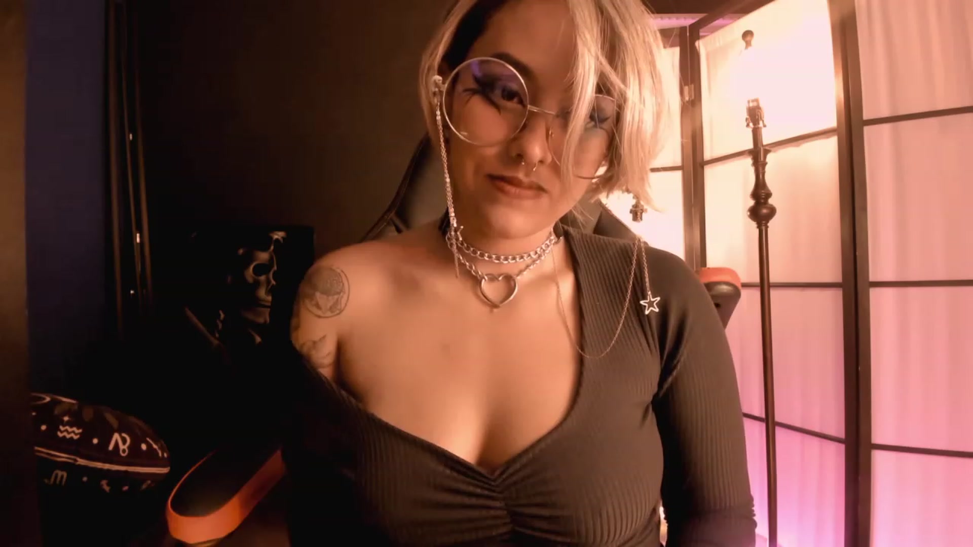 Gallery image thumbnail from AbraxxysRadio's myfreecams stream on, 02/23/2023, 01:29 image 18 of 20