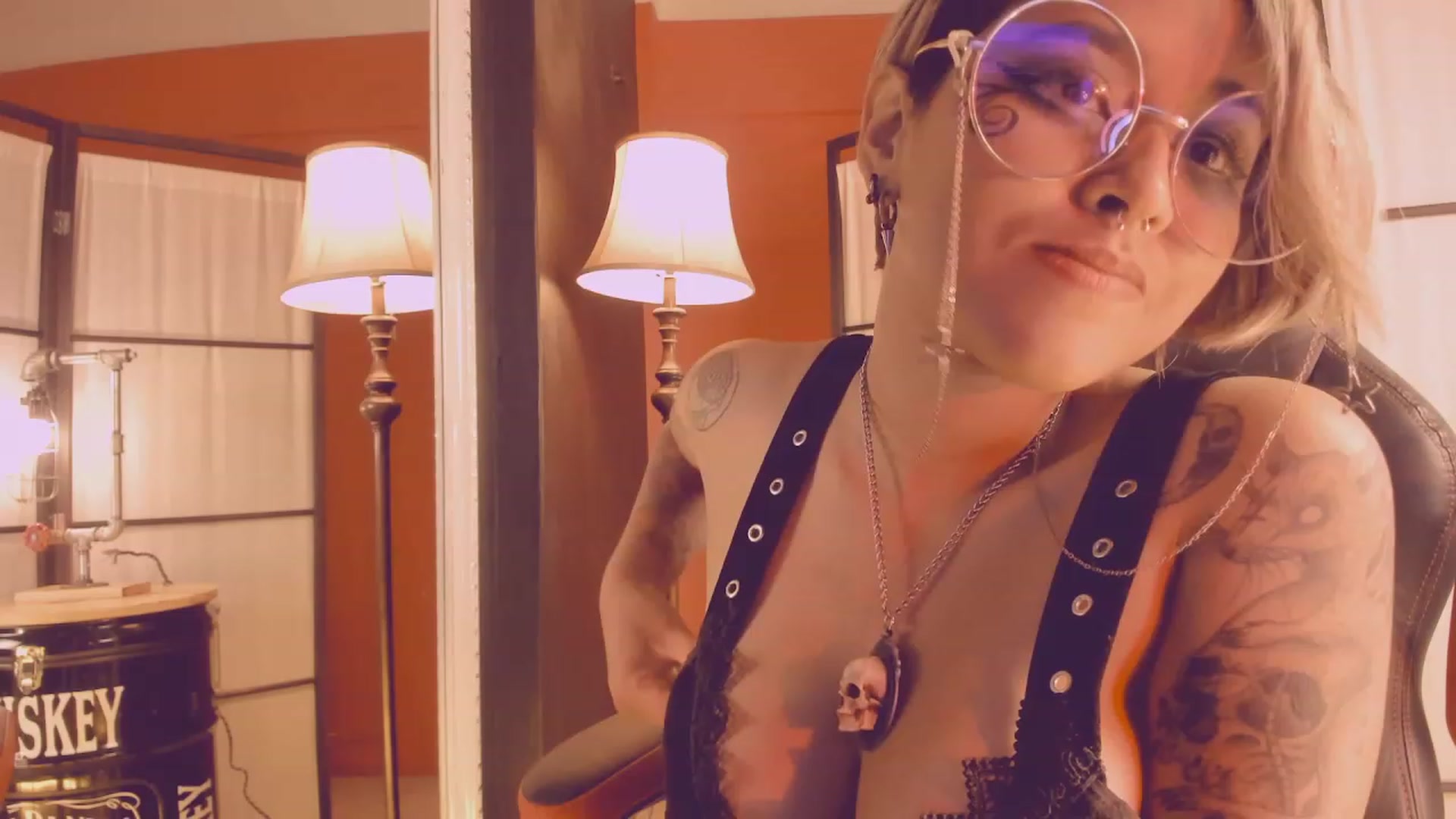 Gallery image thumbnail from AbraxxysRadio's myfreecams stream on, 02/26/2023, 18:25 image 4 of 20
