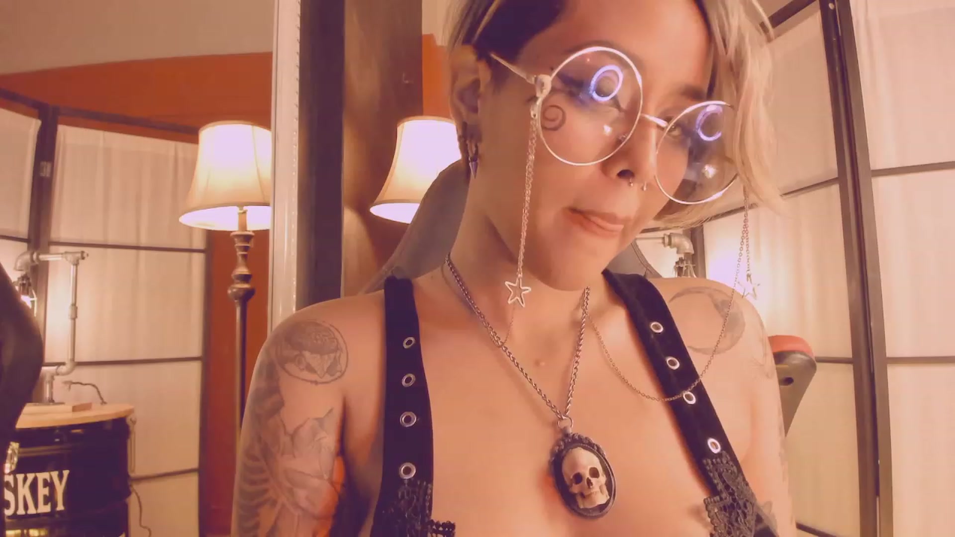 Gallery image thumbnail from AbraxxysRadio's myfreecams stream on, 02/26/2023, 22:18 image 3 of 20