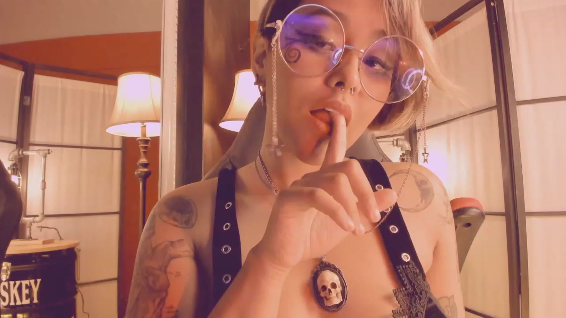 Gallery image thumbnail from AbraxxysRadio's myfreecams stream on, 02/26/2023, 22:18 image 4 of 20